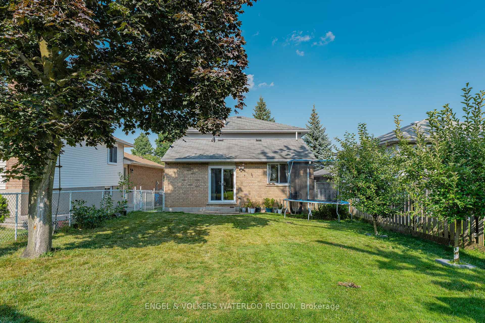 Photo 47 of 323 Newbury Drive, Kitchener — HOMEH