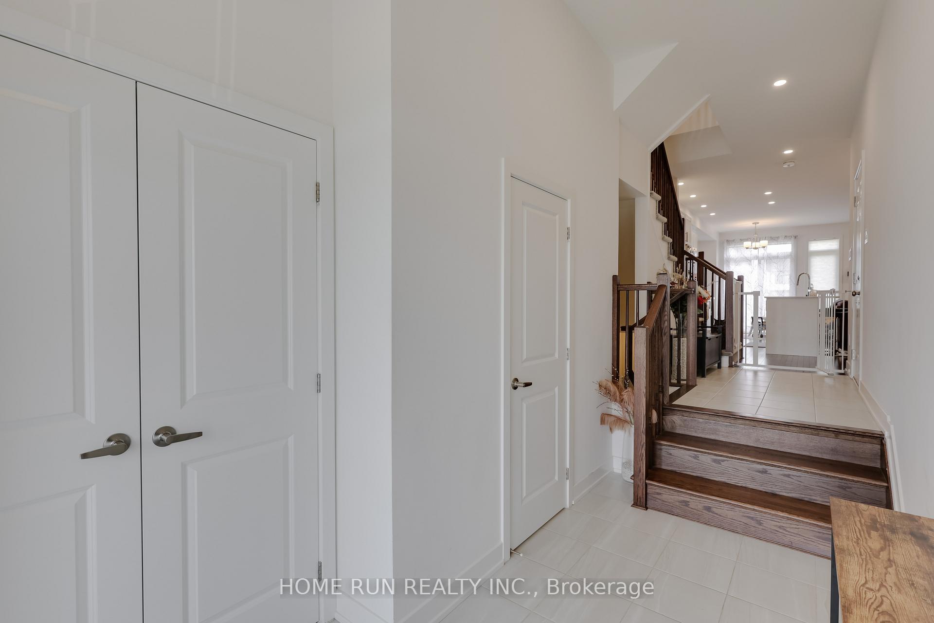 Photo 4 of 1018 Montelena Road, Ottawa, Kanata - Emerald Meadows/Trailwest — HOMEH
