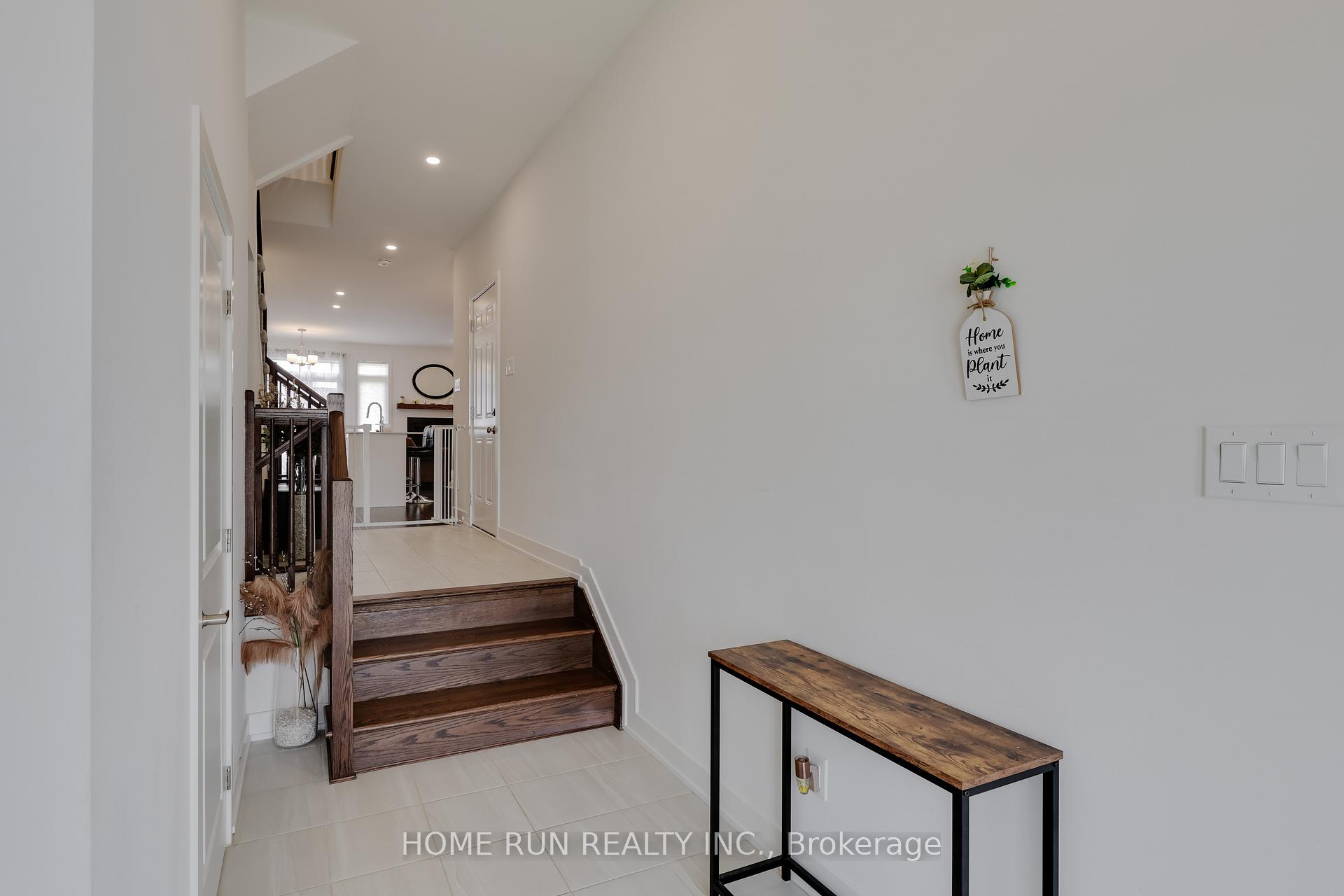Photo 5 of 1018 Montelena Road, Ottawa, Kanata - Emerald Meadows/Trailwest — HOMEH