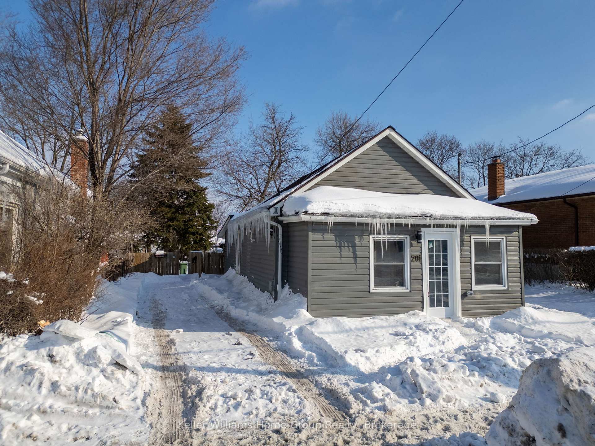 Photo 2 of 201 Fennell Avenue E, Hamilton, Centremount — HOMEH