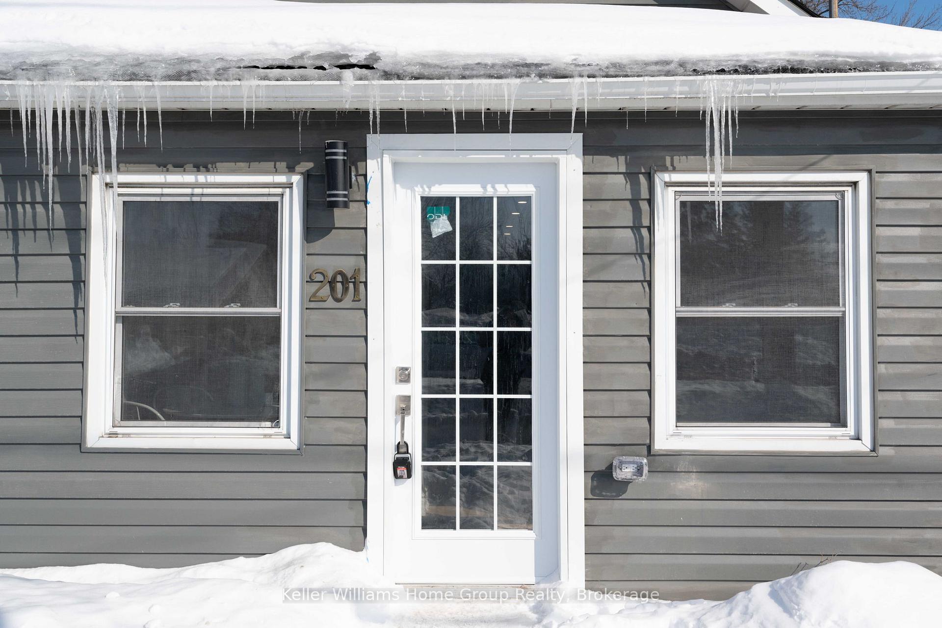 Photo 4 of 201 Fennell Avenue E, Hamilton, Centremount — HOMEH