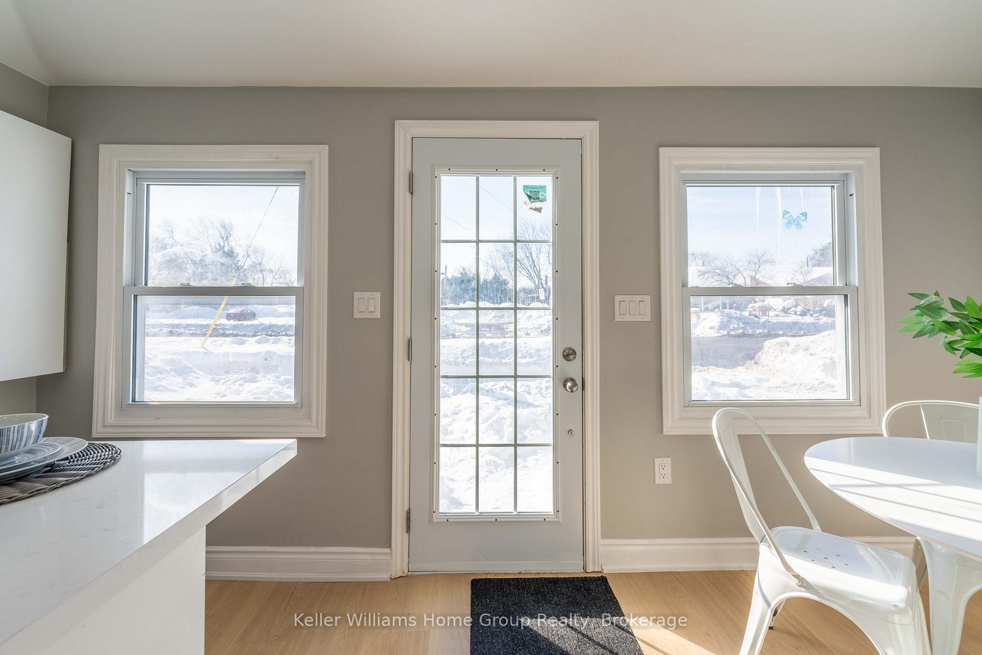 Photo 5 of 201 Fennell Avenue E, Hamilton, Centremount — HOMEH
