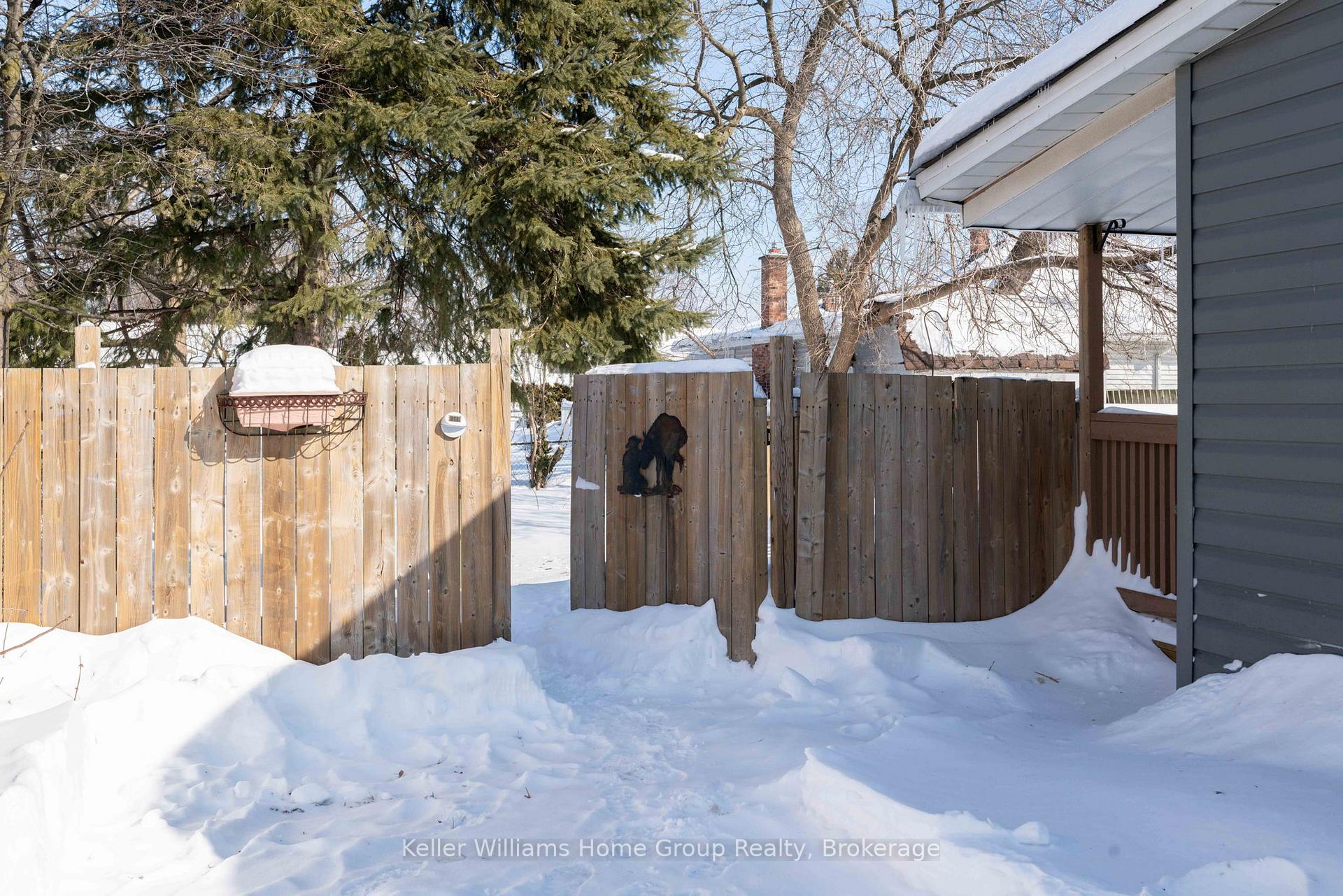 Photo 25 of 201 Fennell Avenue E, Hamilton, Centremount — HOMEH