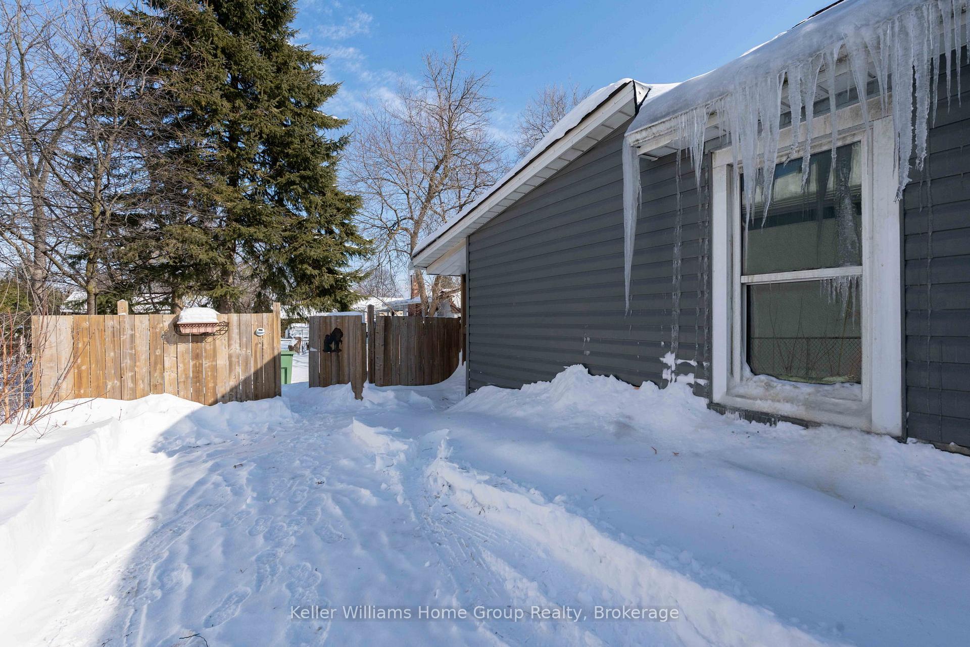 Photo 26 of 201 Fennell Avenue E, Hamilton, Centremount — HOMEH