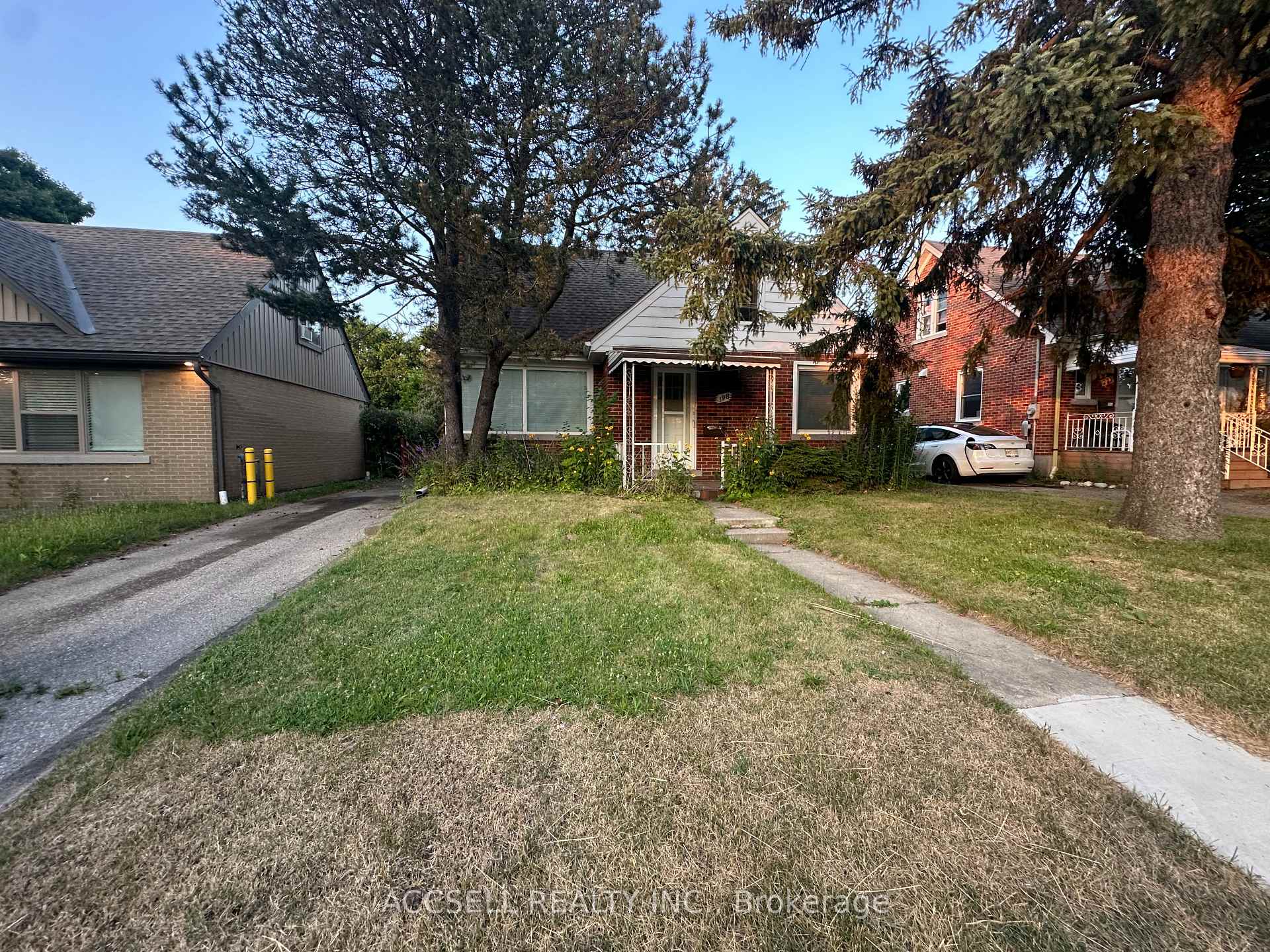 Photo 1 of 198 Highland Road E, Kitchener — HOMEH