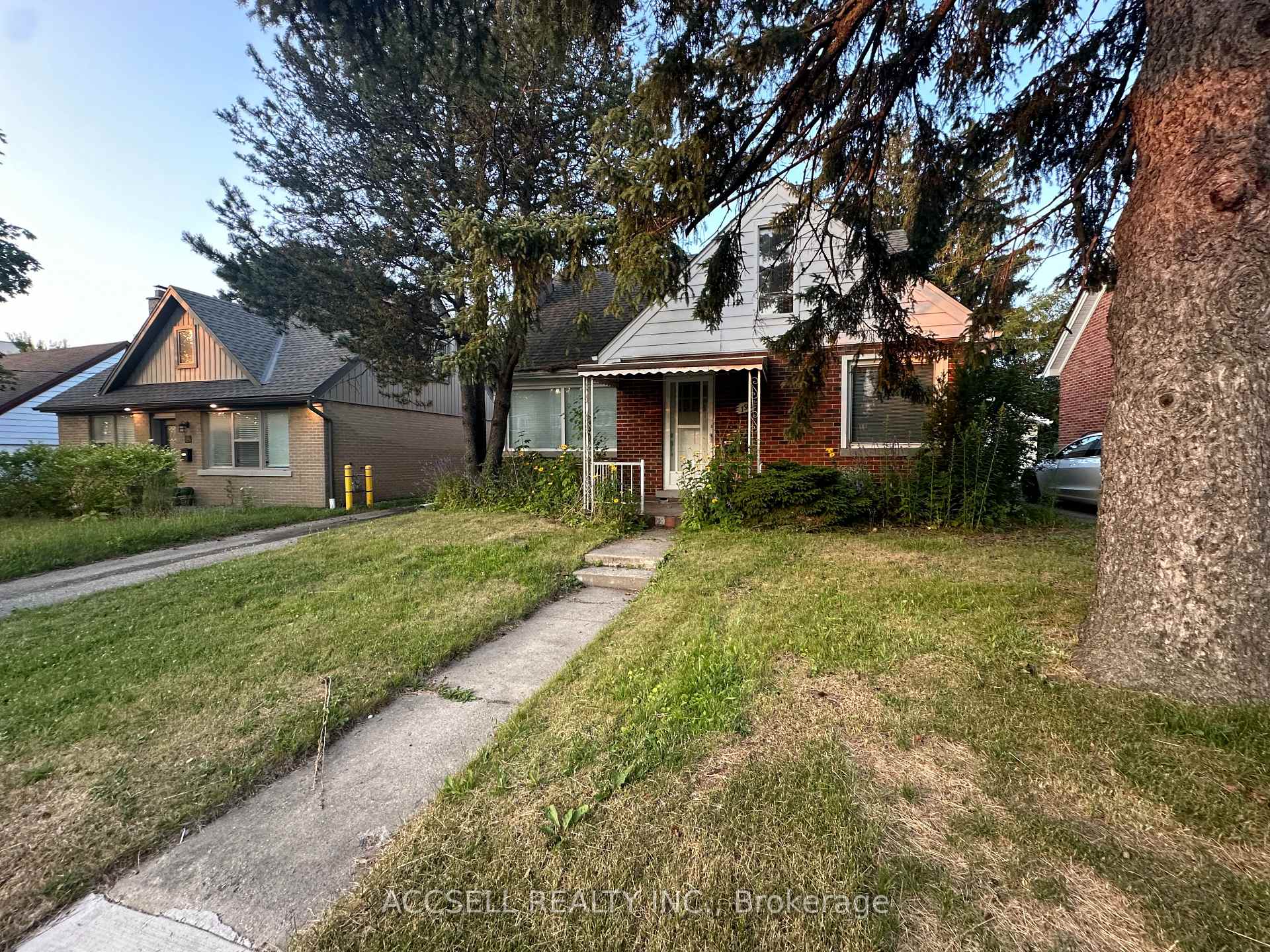 Photo 2 of 198 Highland Road E, Kitchener — HOMEH