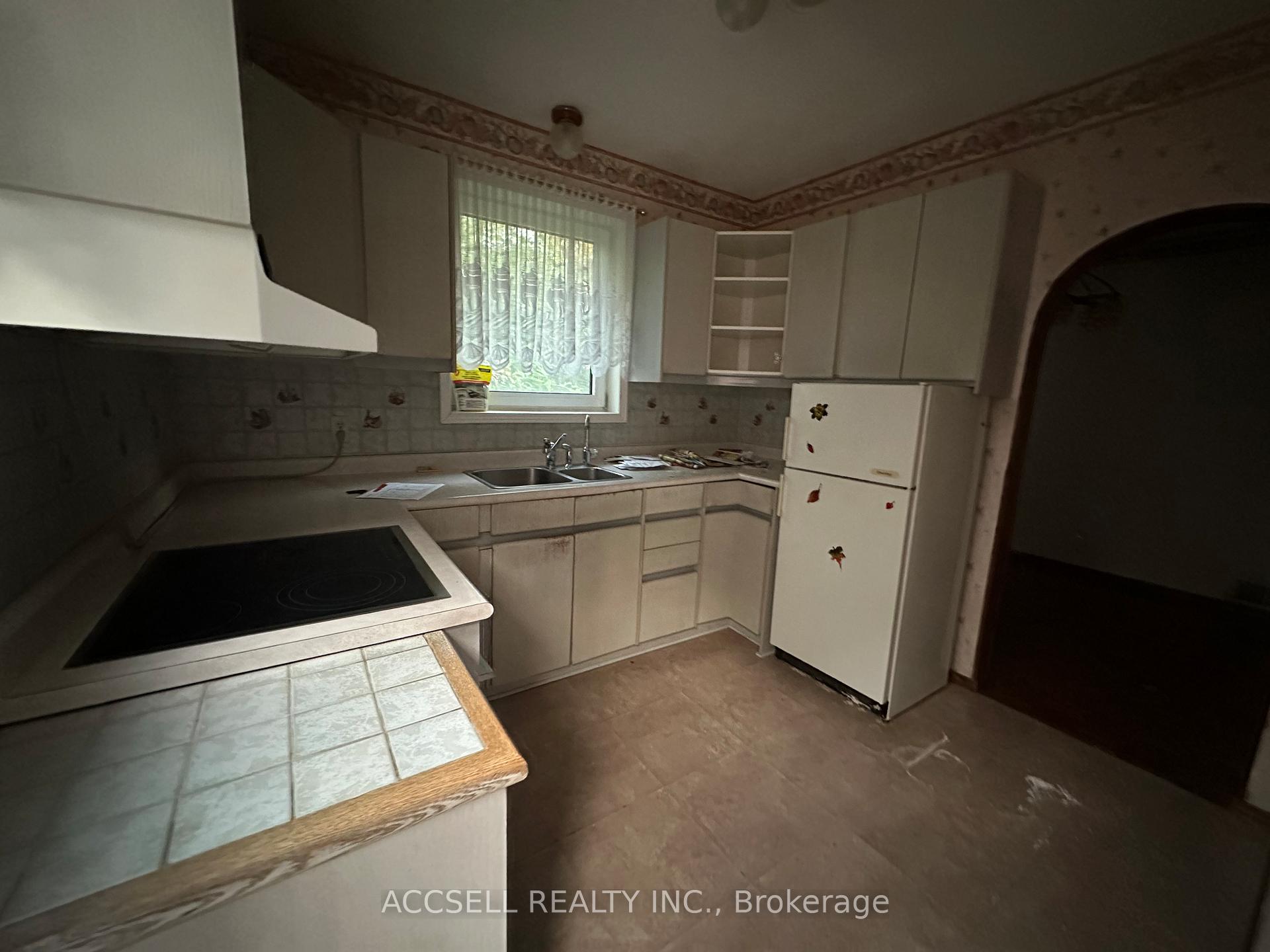 Photo 3 of 198 Highland Road E, Kitchener — HOMEH