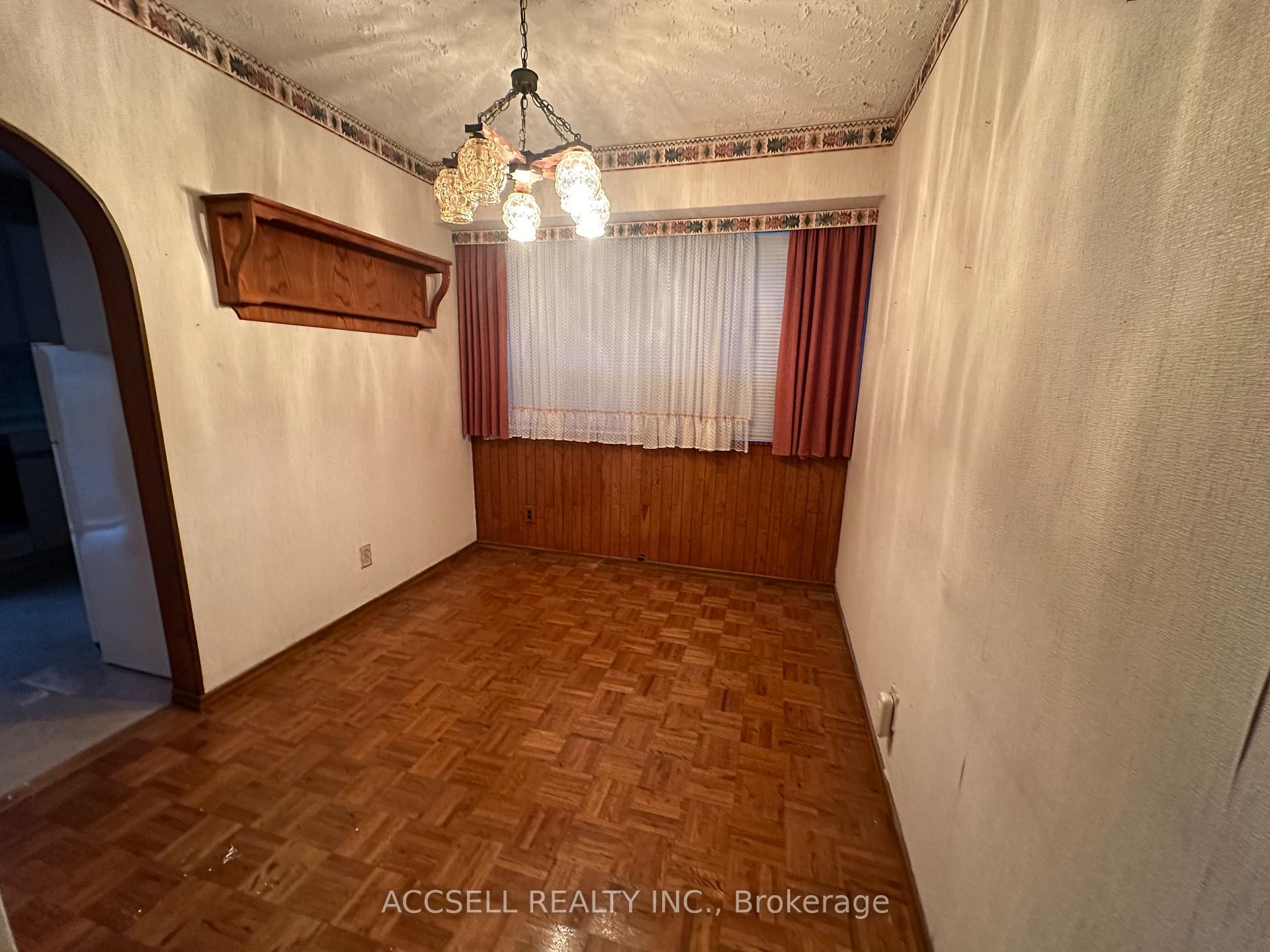 Photo 5 of 198 Highland Road E, Kitchener — HOMEH