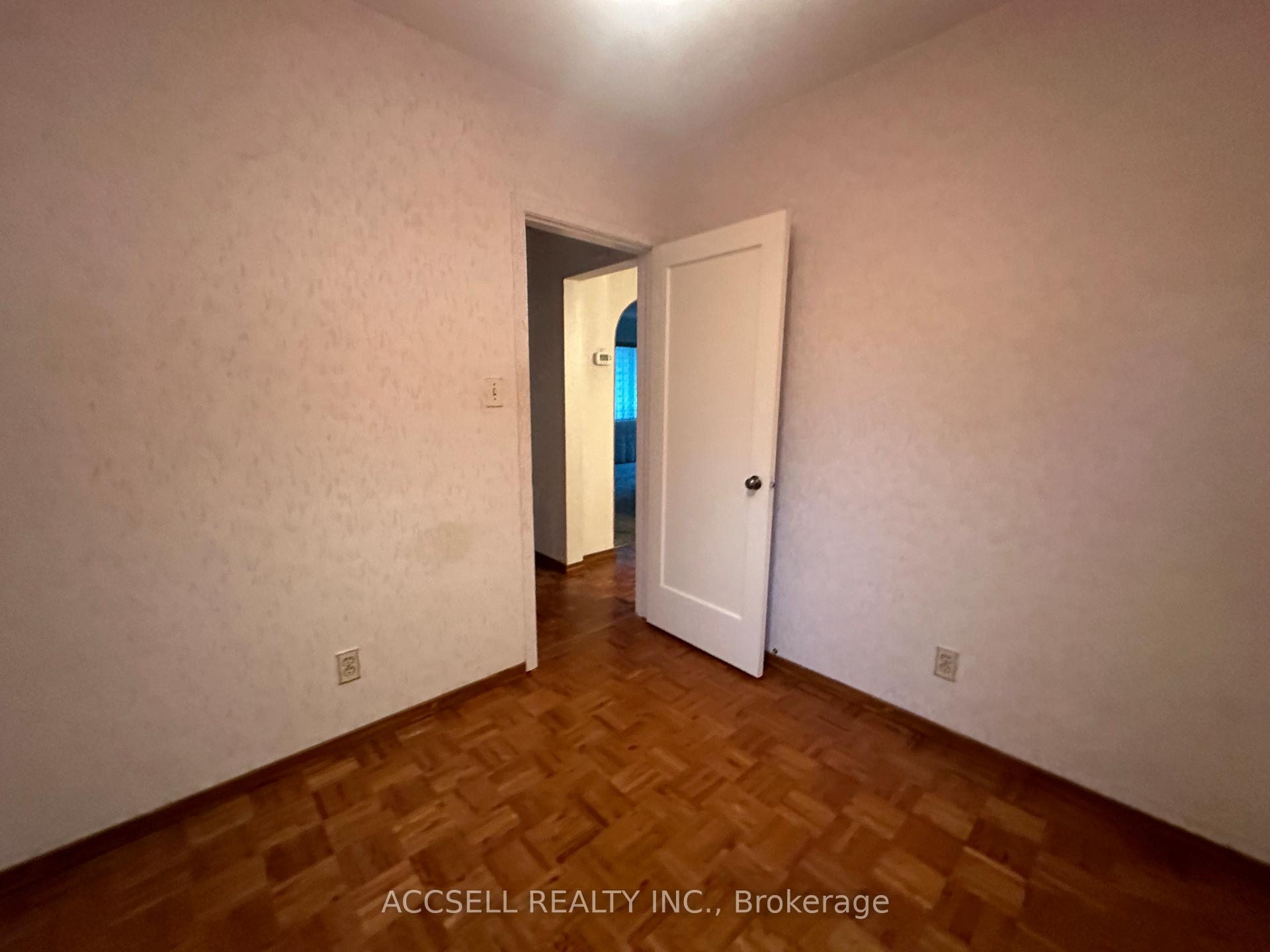 Photo 7 of 198 Highland Road E, Kitchener — HOMEH