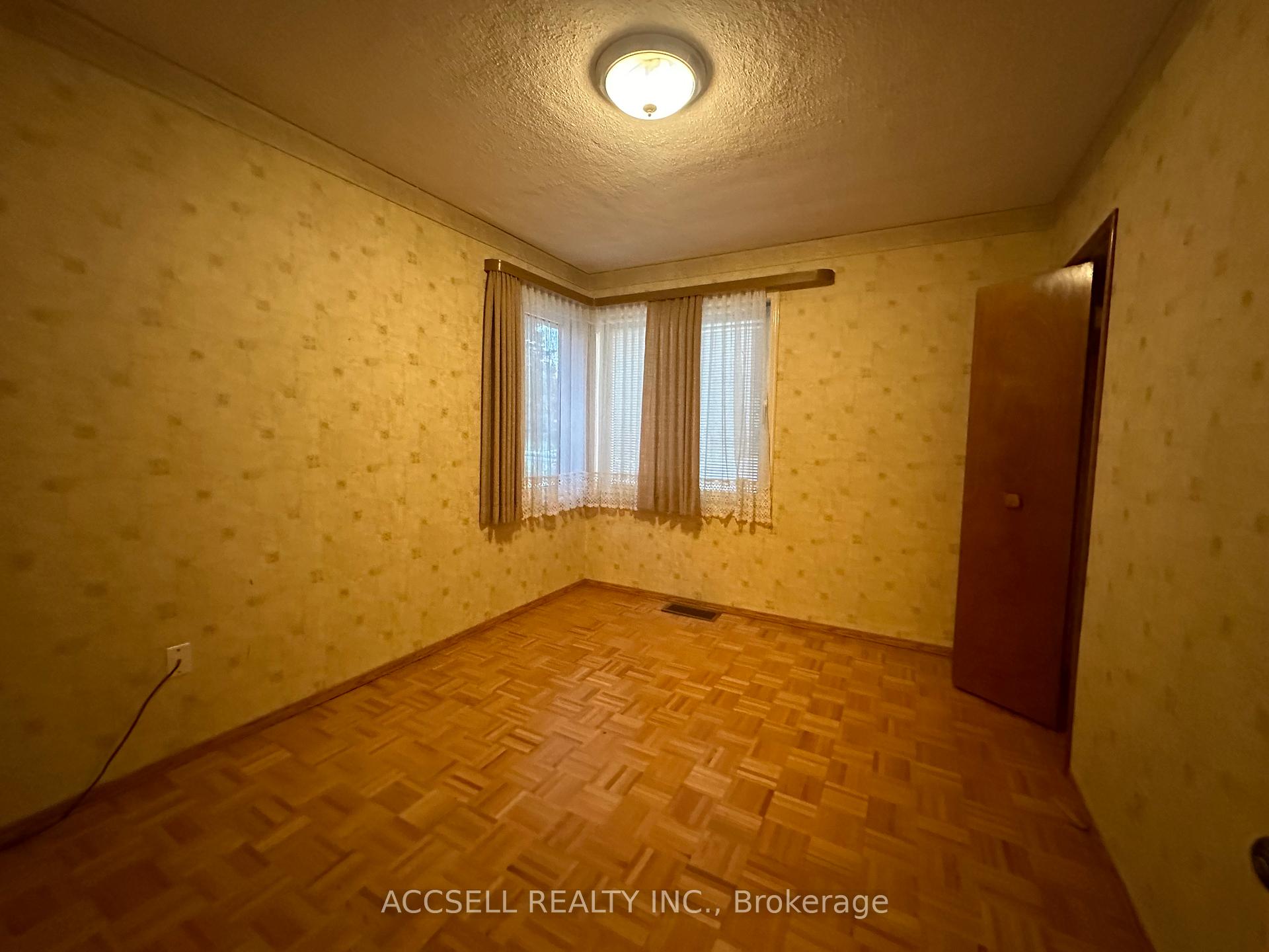 Photo 8 of 198 Highland Road E, Kitchener — HOMEH