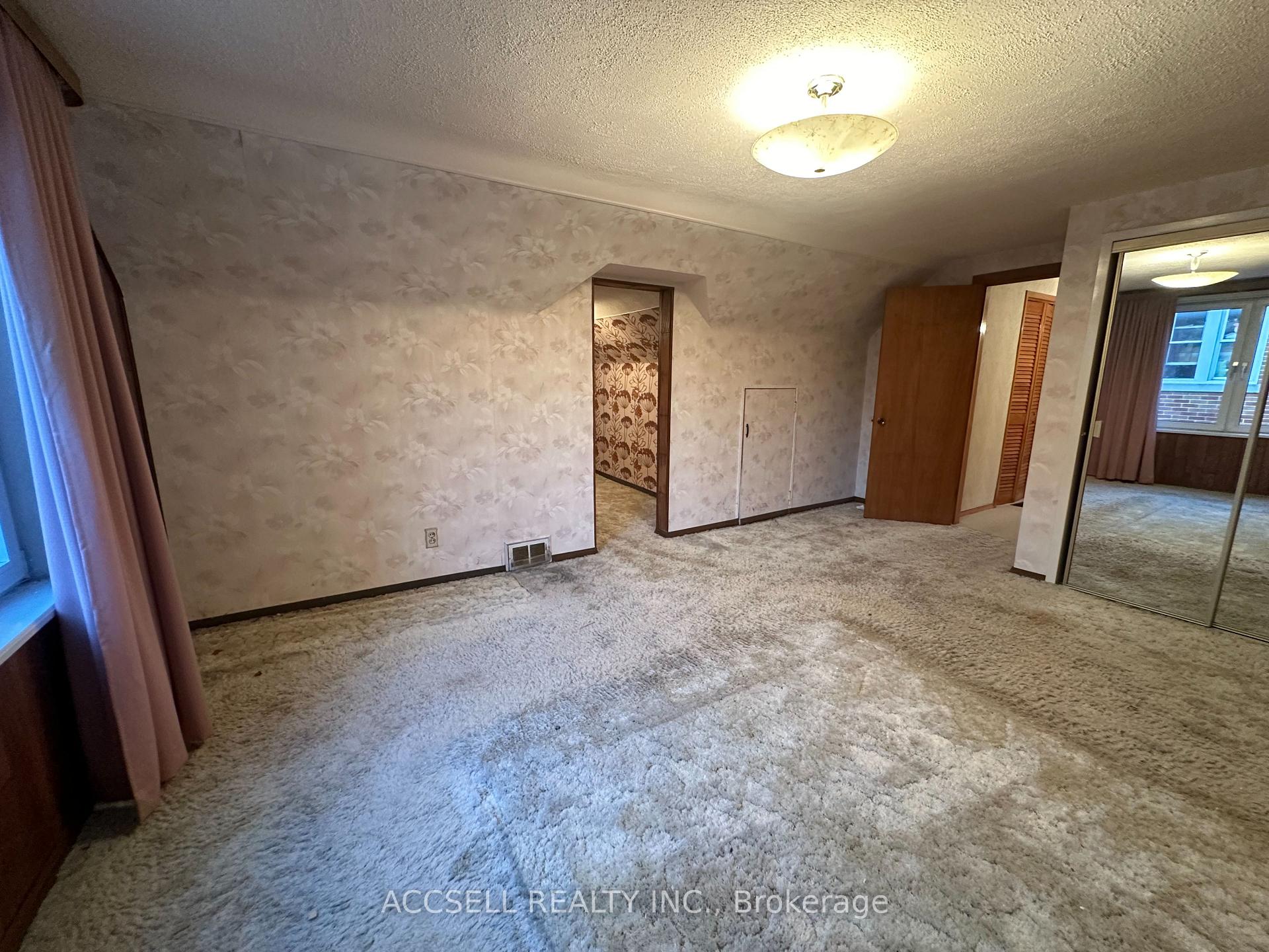 Photo 19 of 198 Highland Road E, Kitchener — HOMEH