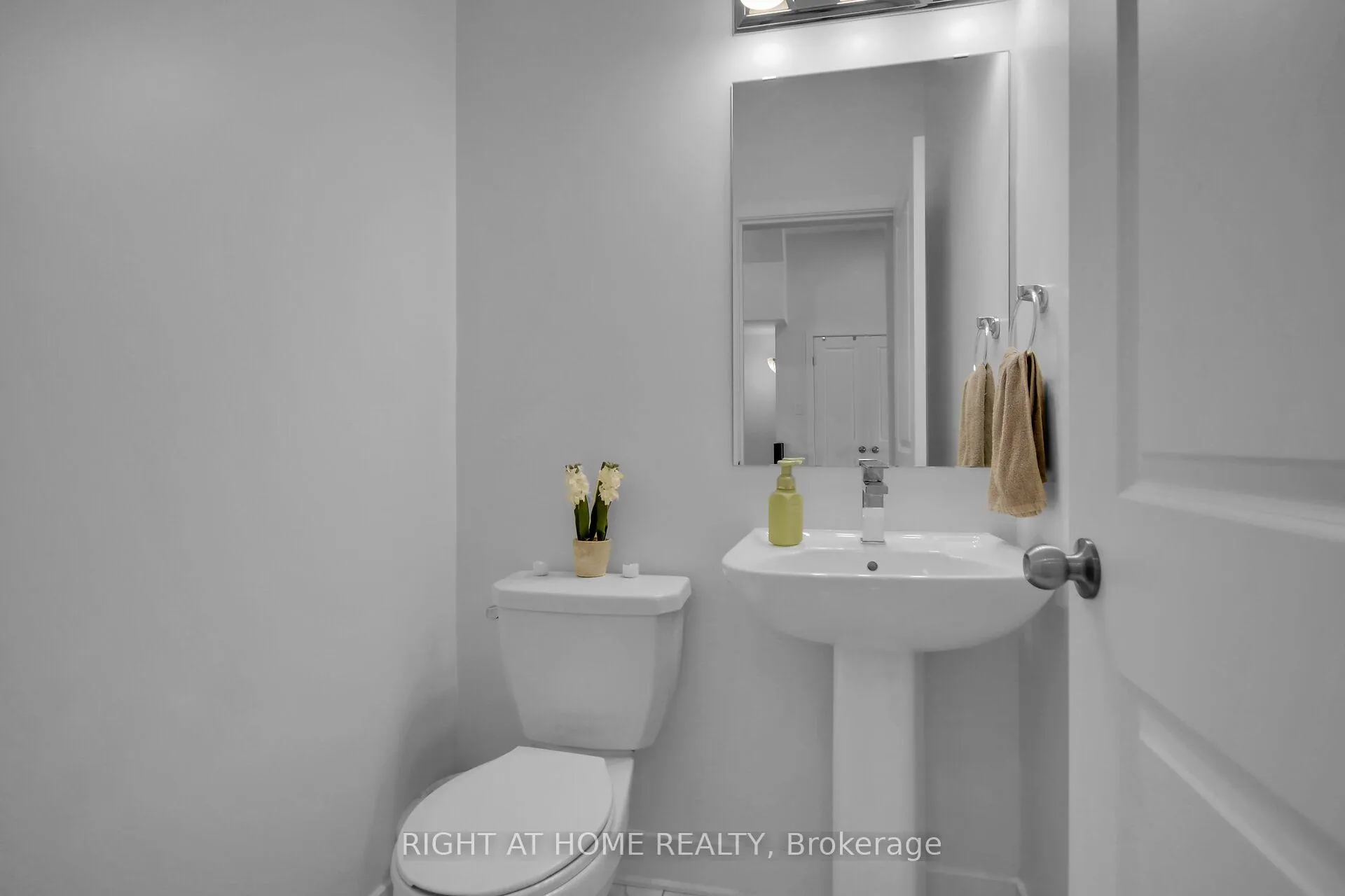 Photo 5 of 741 Twist Way, Ottawa, Kanata - Emerald Meadows/Trailwest — HOMEH