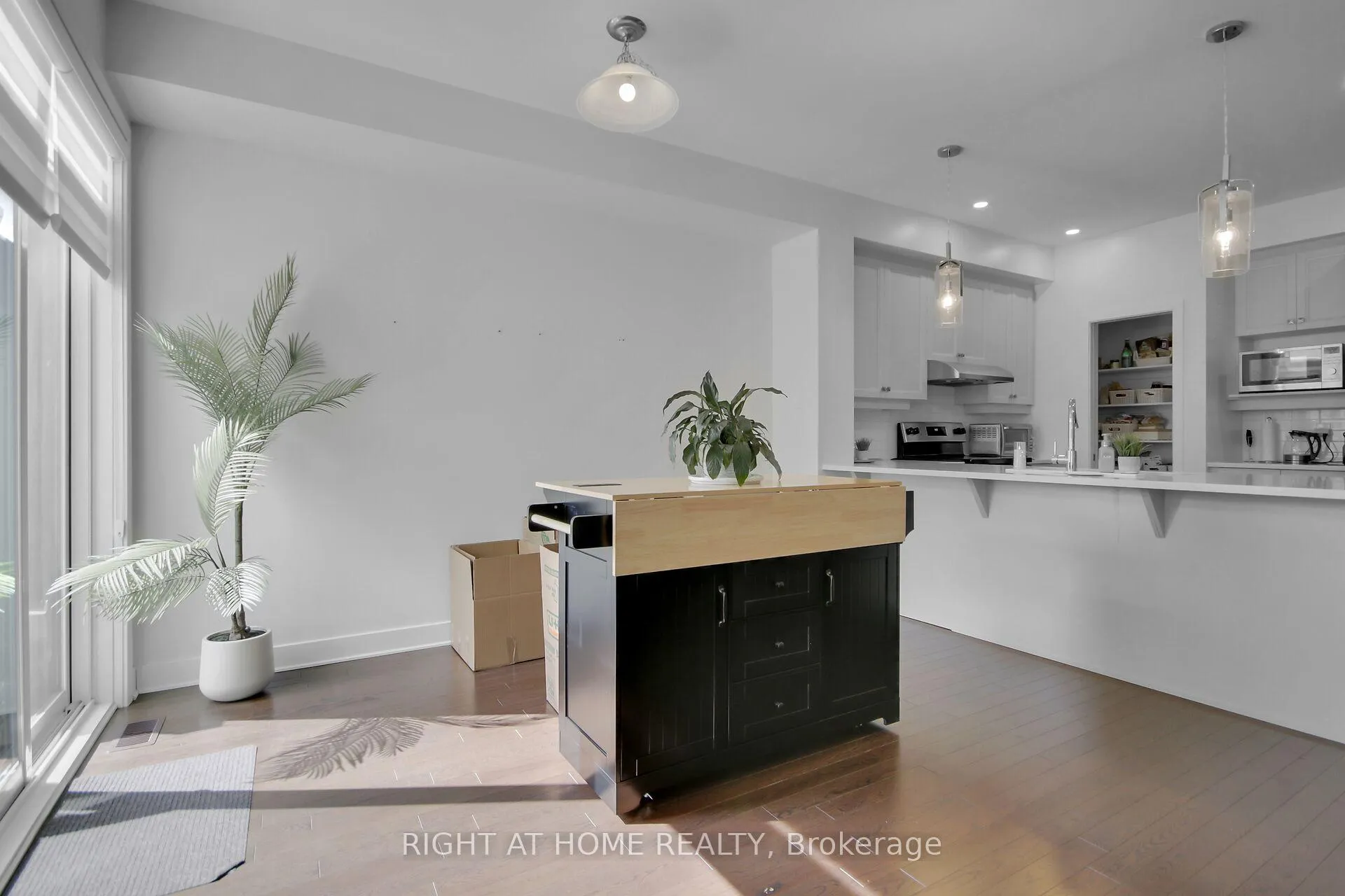 Photo 9 of 741 Twist Way, Ottawa, Kanata - Emerald Meadows/Trailwest — HOMEH