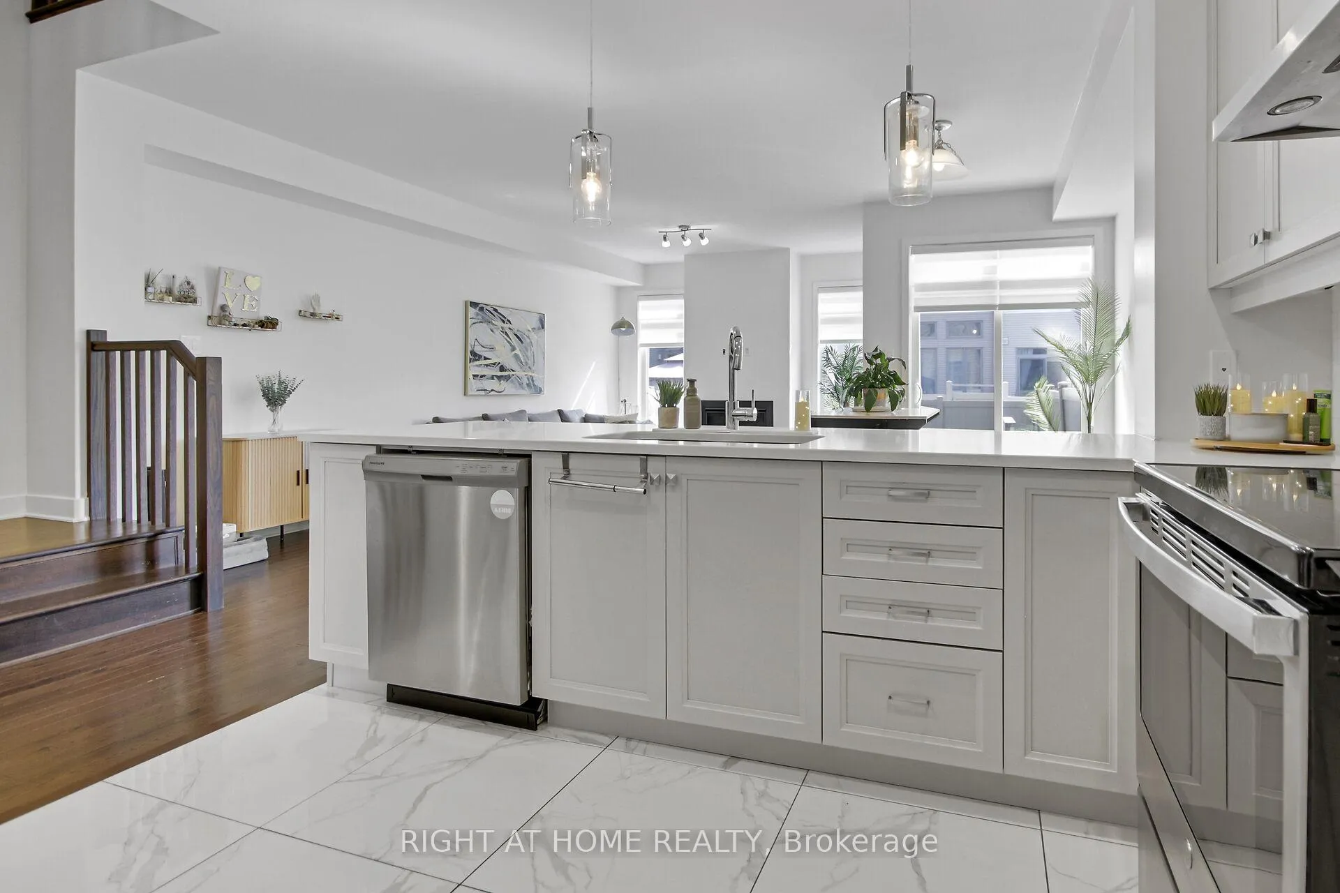 Photo 15 of 741 Twist Way, Ottawa, Kanata - Emerald Meadows/Trailwest — HOMEH