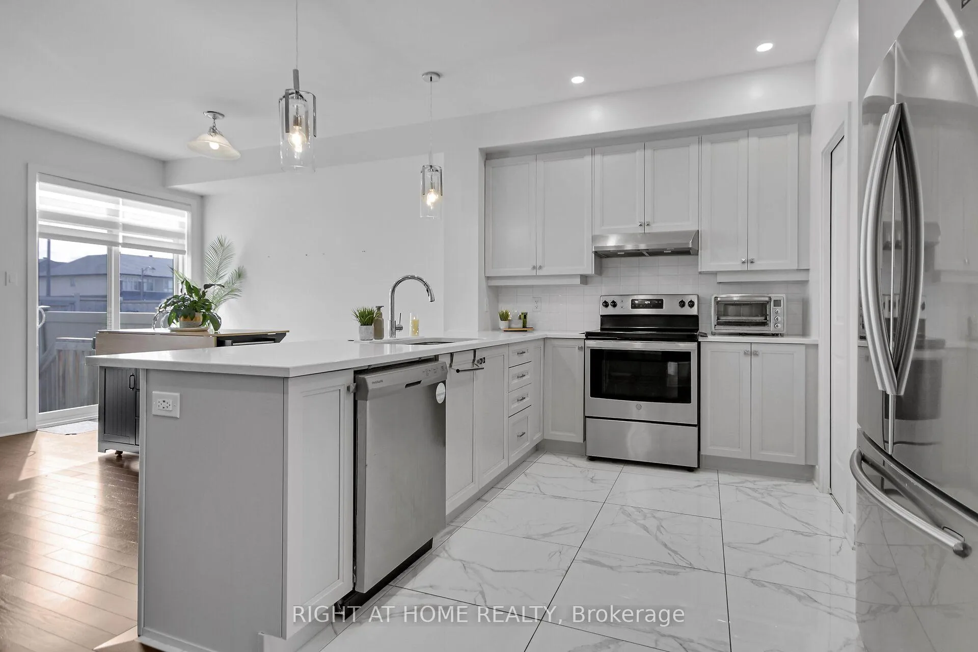Photo 16 of 741 Twist Way, Ottawa, Kanata - Emerald Meadows/Trailwest — HOMEH