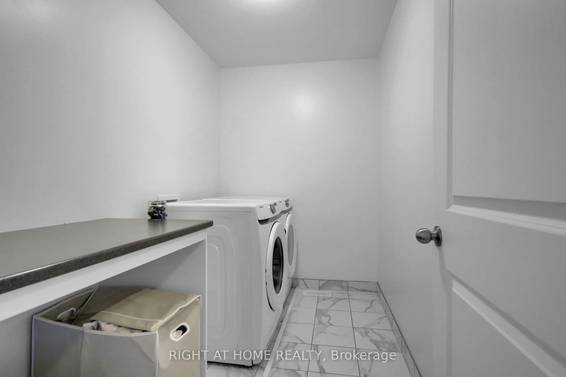 Photo 30 of 741 Twist Way, Ottawa, Kanata - Emerald Meadows/Trailwest — HOMEH