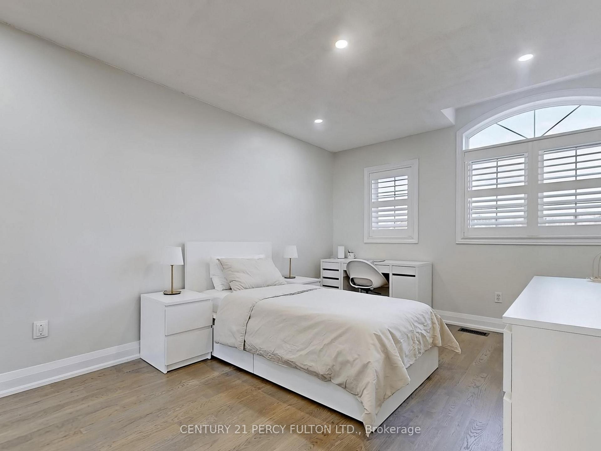Photo 11 of 74 Doubtfire Crescent, Markham, Middlefield — HOMEH