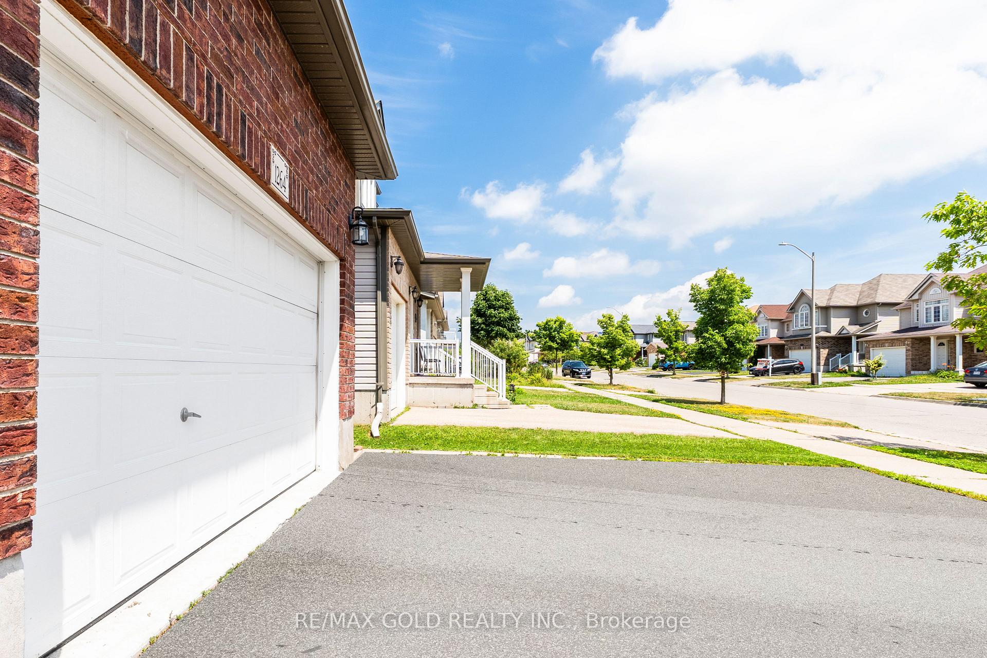 Photo 5 of 1264 Countrystone Drive, Kitchener — HOMEH