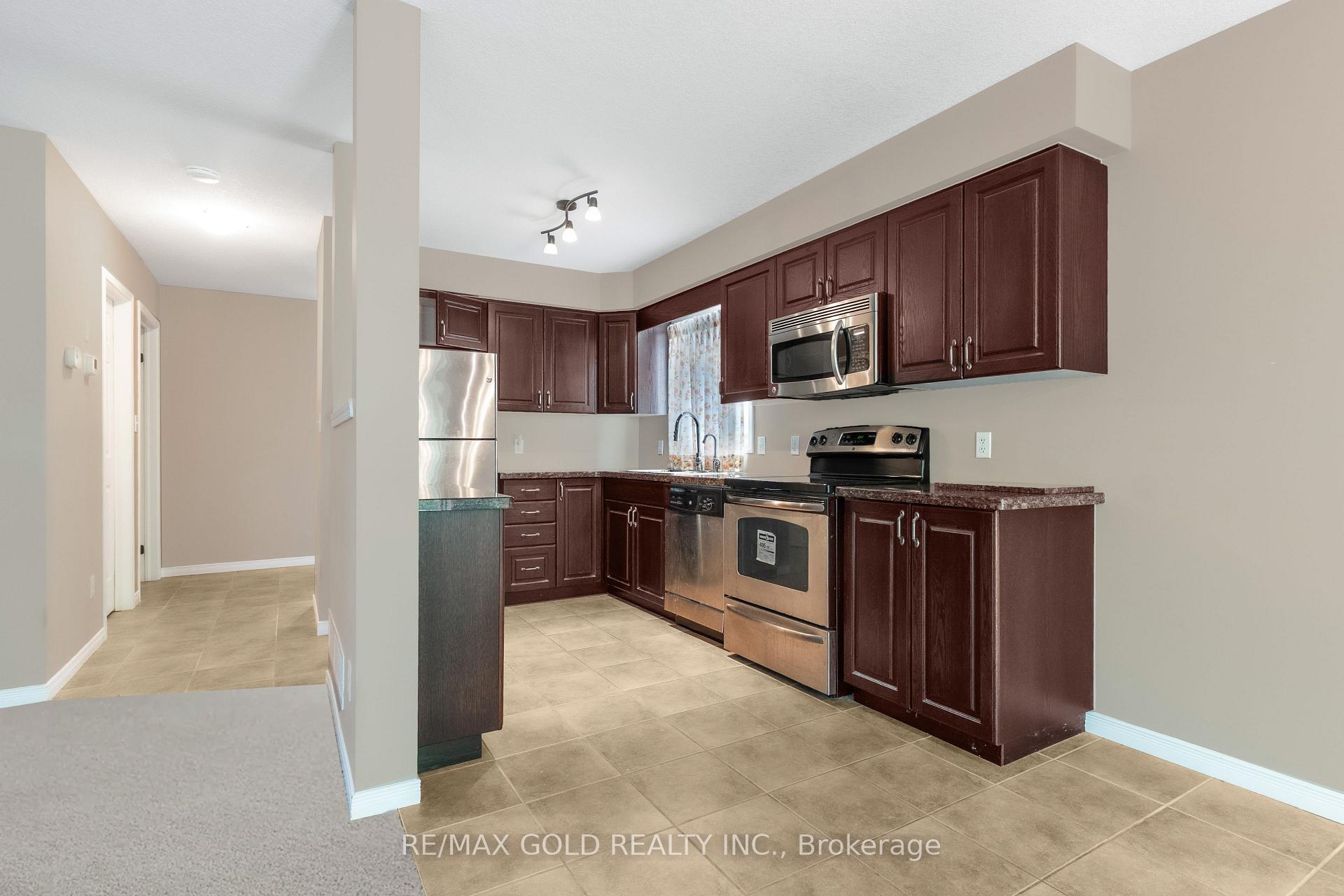 Photo 10 of 1264 Countrystone Drive, Kitchener — HOMEH