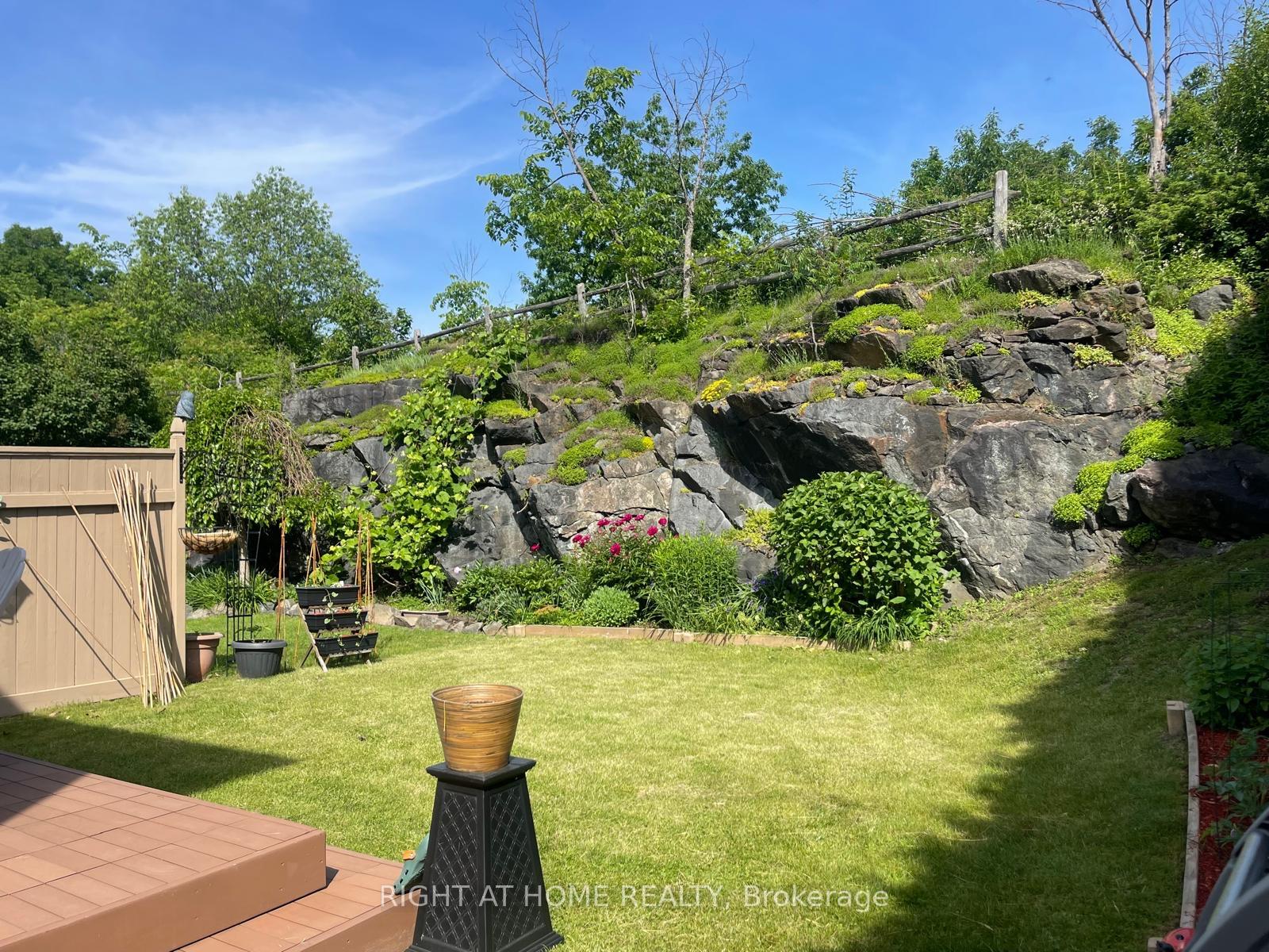 Photo 3 of 142 Blackdome Crescent, Ottawa, Kanata - Kanata Lakes/Heritage Hills — HOMEH