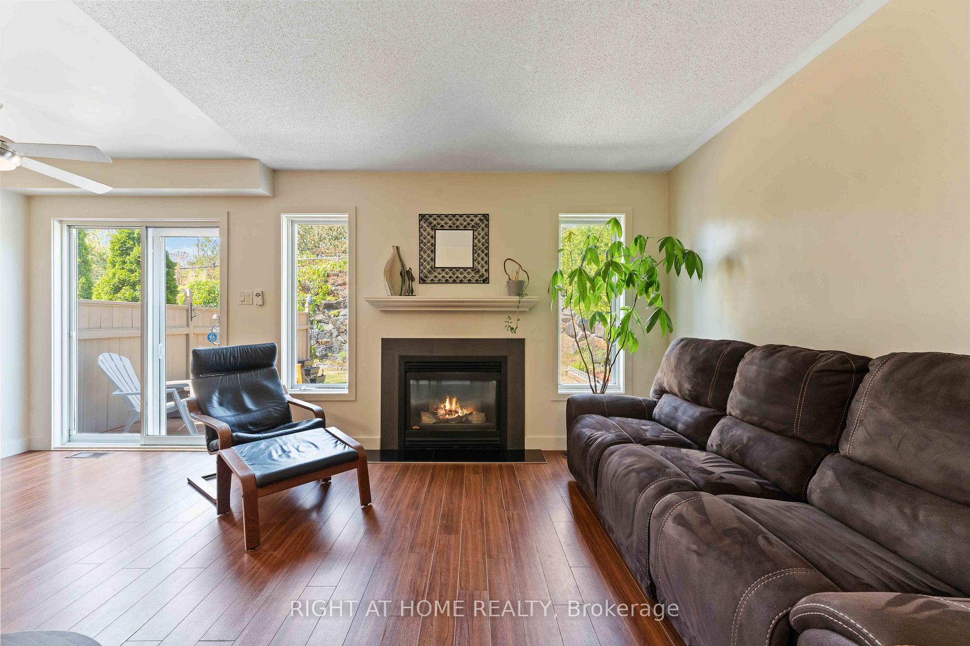 Photo 5 of 142 Blackdome Crescent, Ottawa, Kanata - Kanata Lakes/Heritage Hills — HOMEH