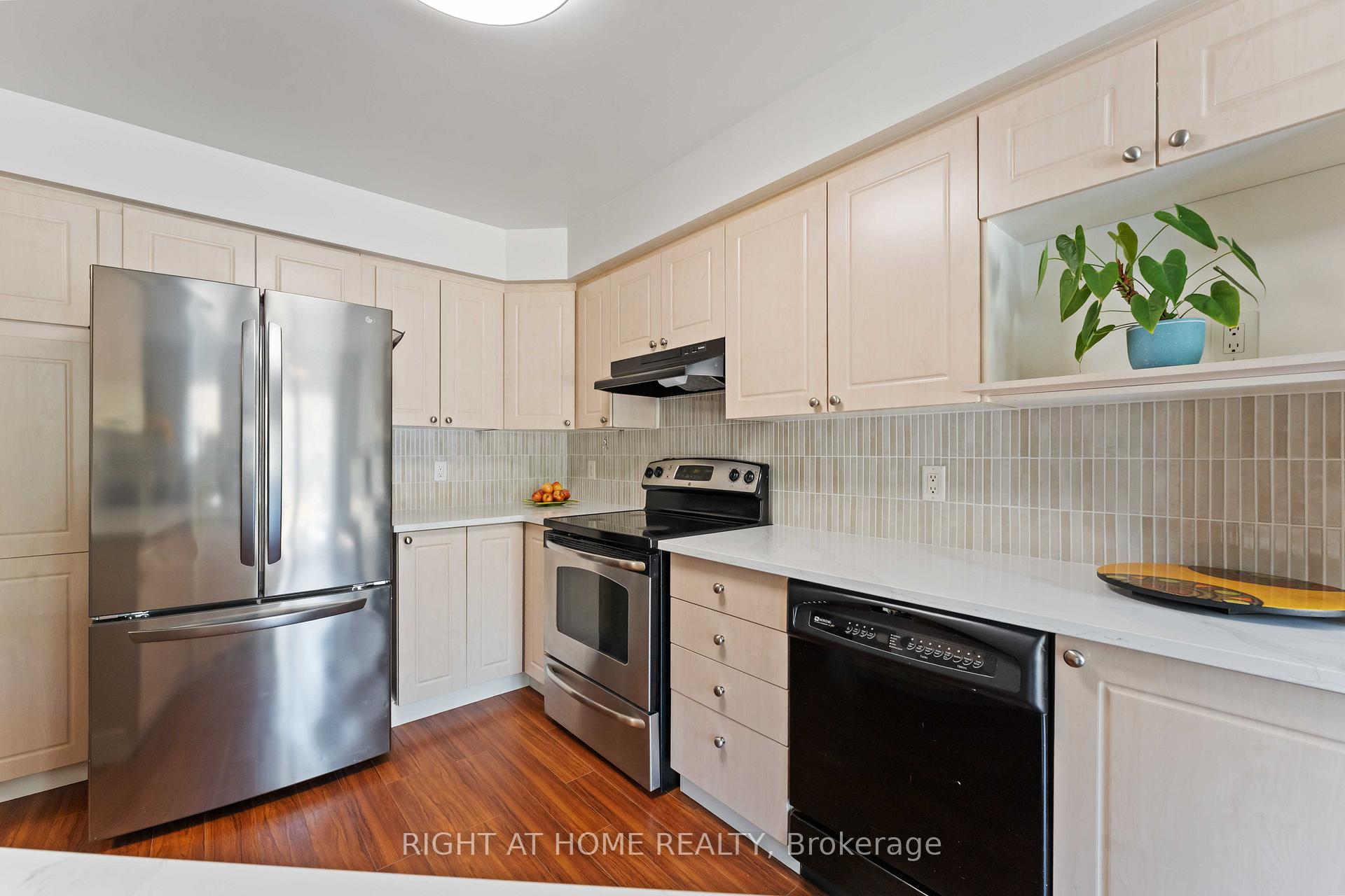 Photo 13 of 142 Blackdome Crescent, Ottawa, Kanata - Kanata Lakes/Heritage Hills — HOMEH