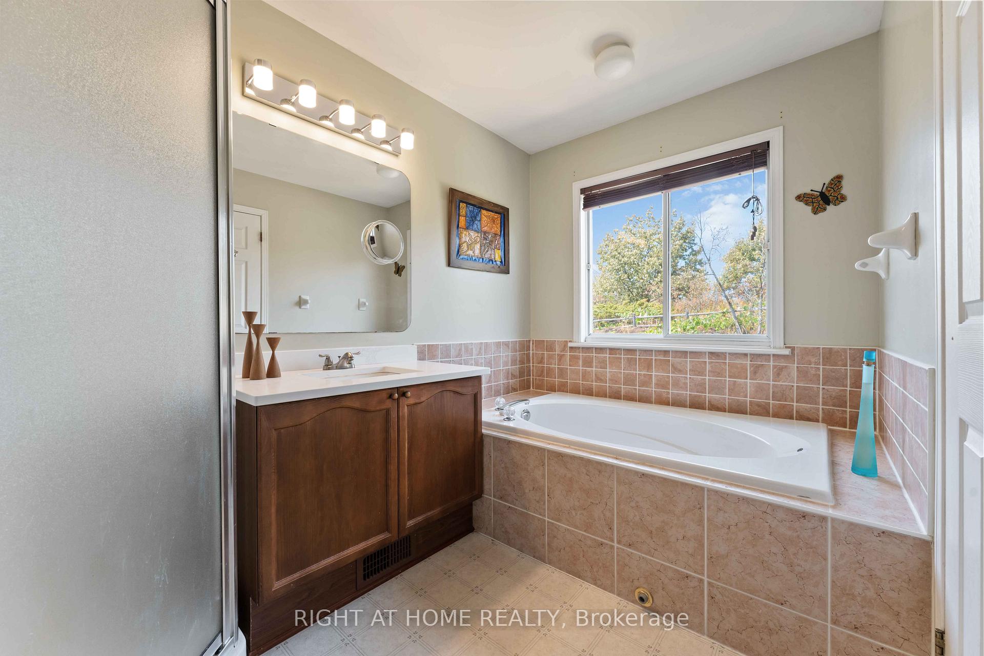 Photo 18 of 142 Blackdome Crescent, Ottawa, Kanata - Kanata Lakes/Heritage Hills — HOMEH