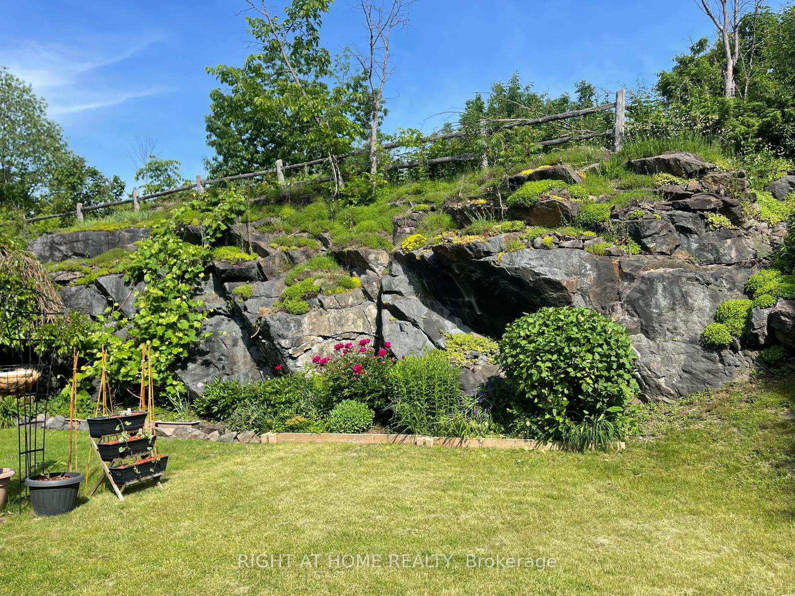 Photo 30 of 142 Blackdome Crescent, Ottawa, Kanata - Kanata Lakes/Heritage Hills — HOMEH
