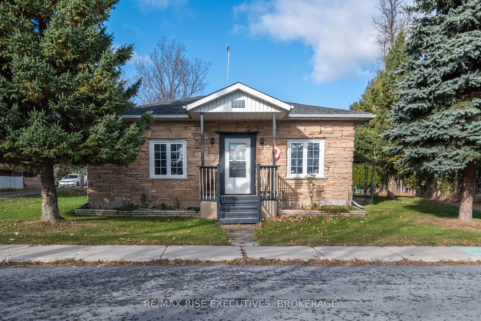 Photo 1 of 311 Simmons Road, Loyalist, Lennox and Addington - South — HOMEH