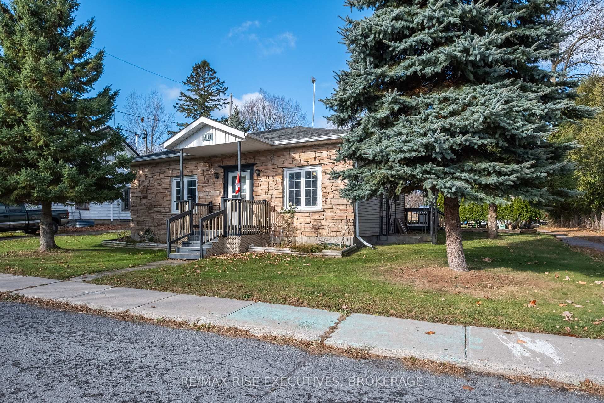 Photo 2 of 311 Simmons Road, Loyalist, Lennox and Addington - South — HOMEH