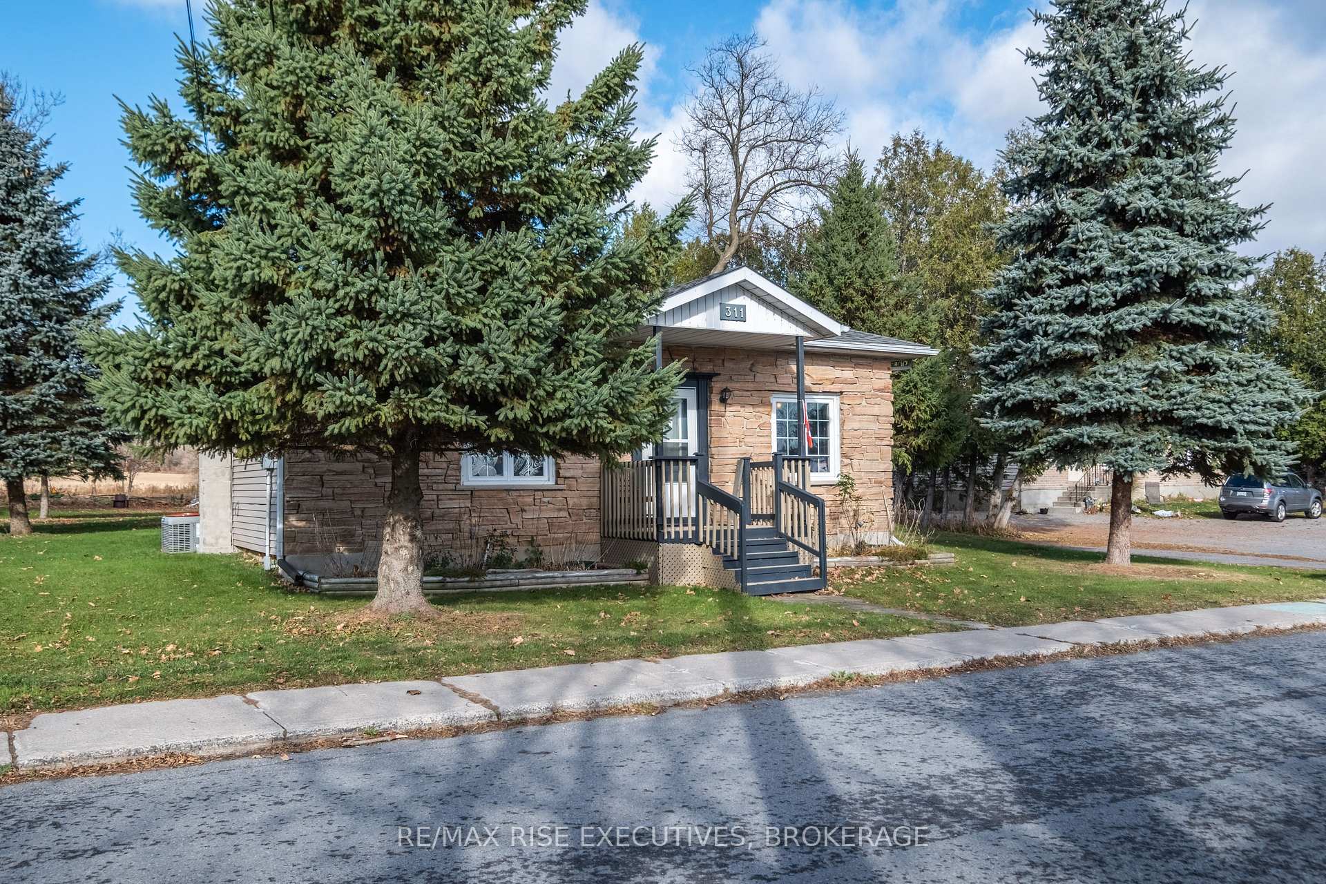 Photo 3 of 311 Simmons Road, Loyalist, Lennox and Addington - South — HOMEH