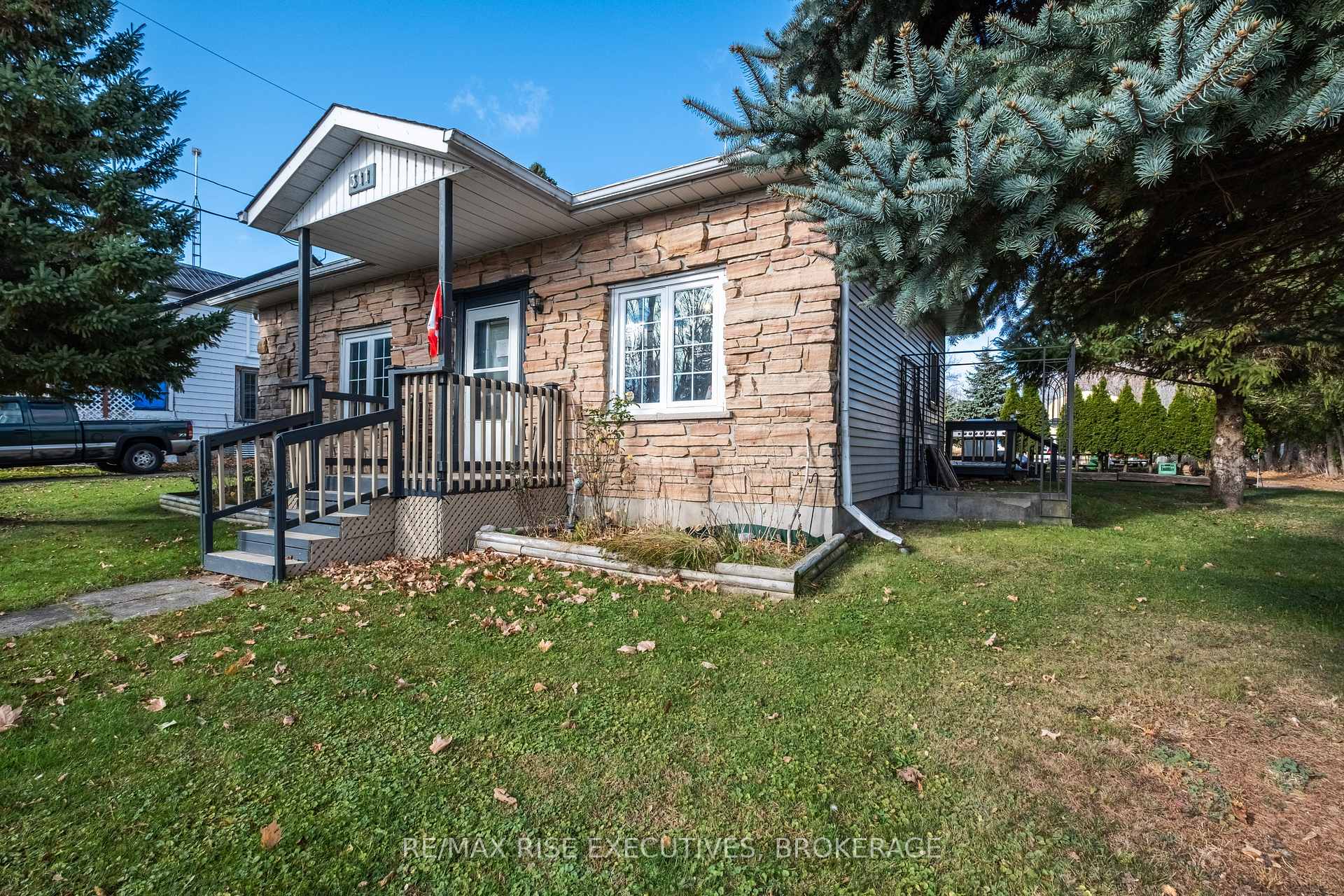 Photo 4 of 311 Simmons Road, Loyalist, Lennox and Addington - South — HOMEH