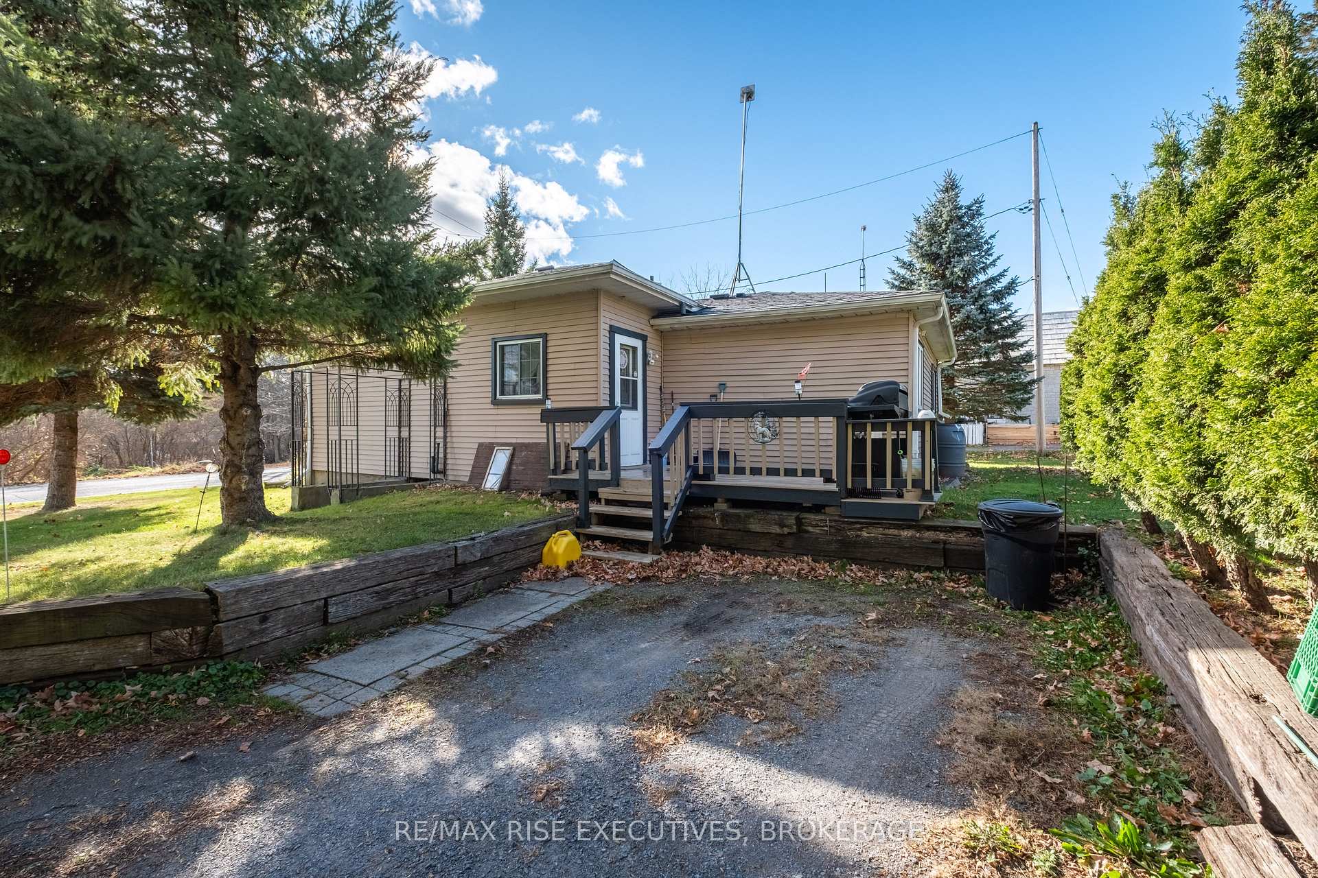 Photo 5 of 311 Simmons Road, Loyalist, Lennox and Addington - South — HOMEH