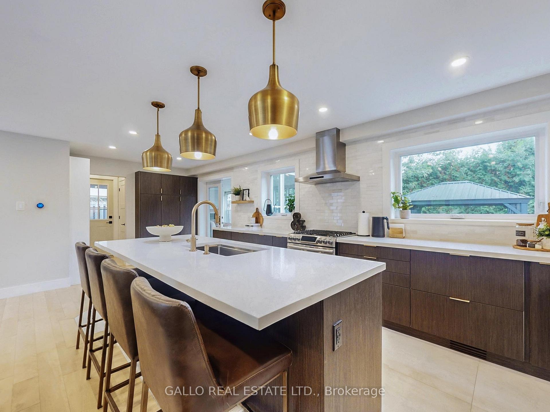 Photo 2 of 17 Sir Caradoc Place, Markham, Markham Village — HOMEH