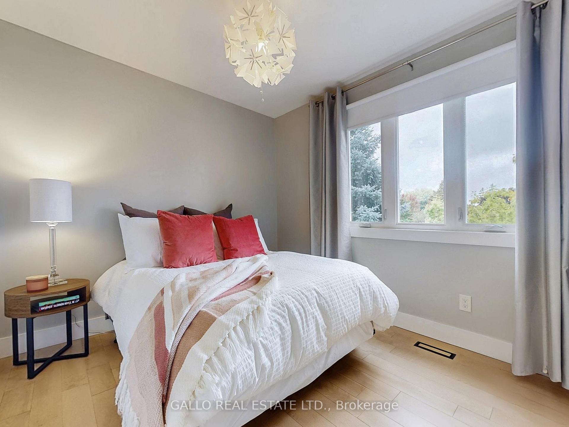 Photo 18 of 17 Sir Caradoc Place, Markham, Markham Village — HOMEH