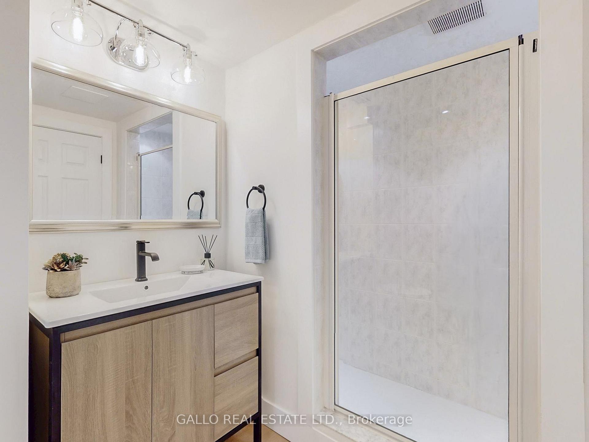 Photo 24 of 17 Sir Caradoc Place, Markham, Markham Village — HOMEH