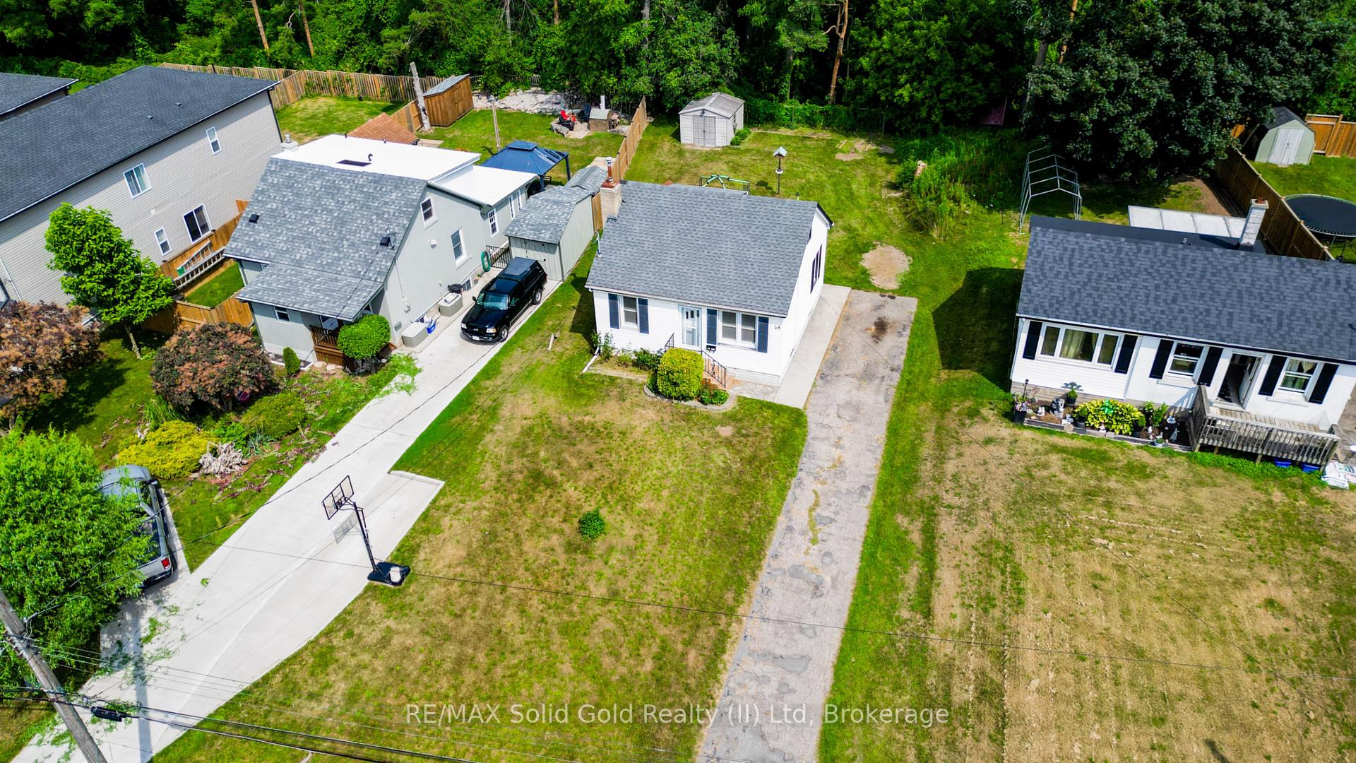 Photo 4 of 48 Barbara Crescent, Kitchener — HOMEH
