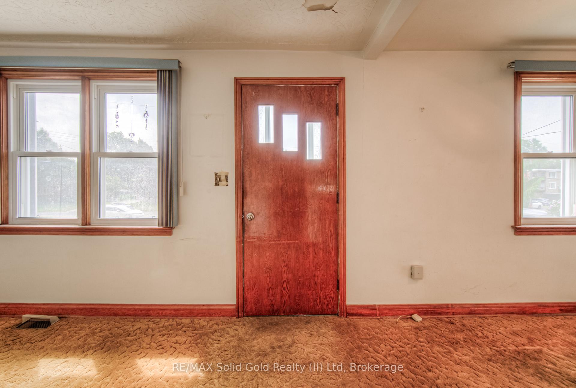 Photo 12 of 48 Barbara Crescent, Kitchener — HOMEH