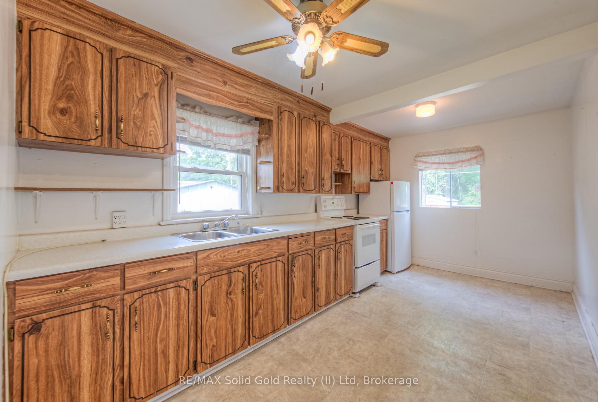 Photo 15 of 48 Barbara Crescent, Kitchener — HOMEH