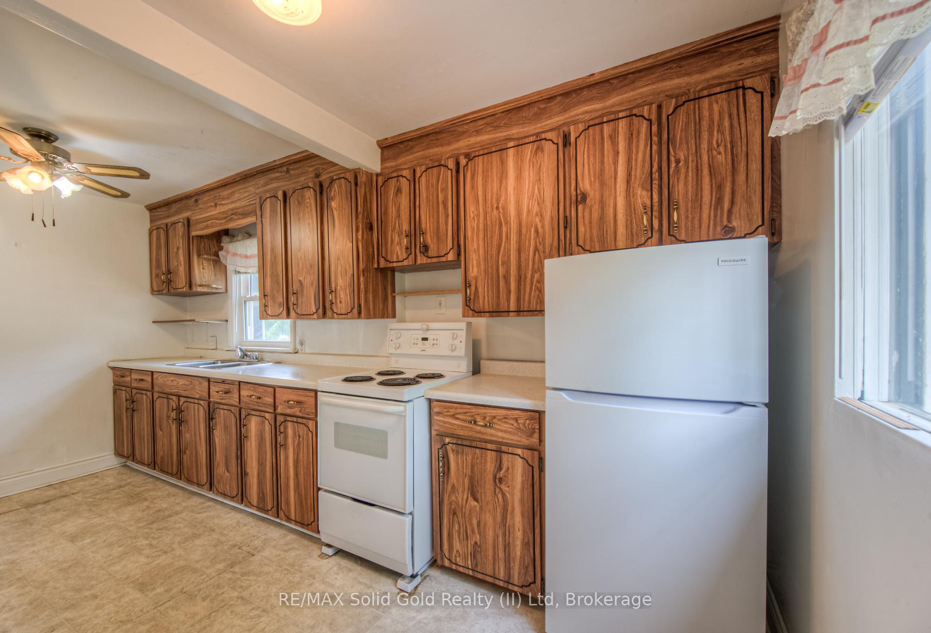 Photo 17 of 48 Barbara Crescent, Kitchener — HOMEH