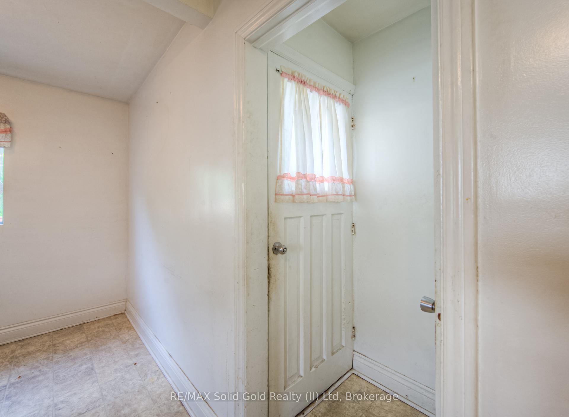 Photo 19 of 48 Barbara Crescent, Kitchener — HOMEH