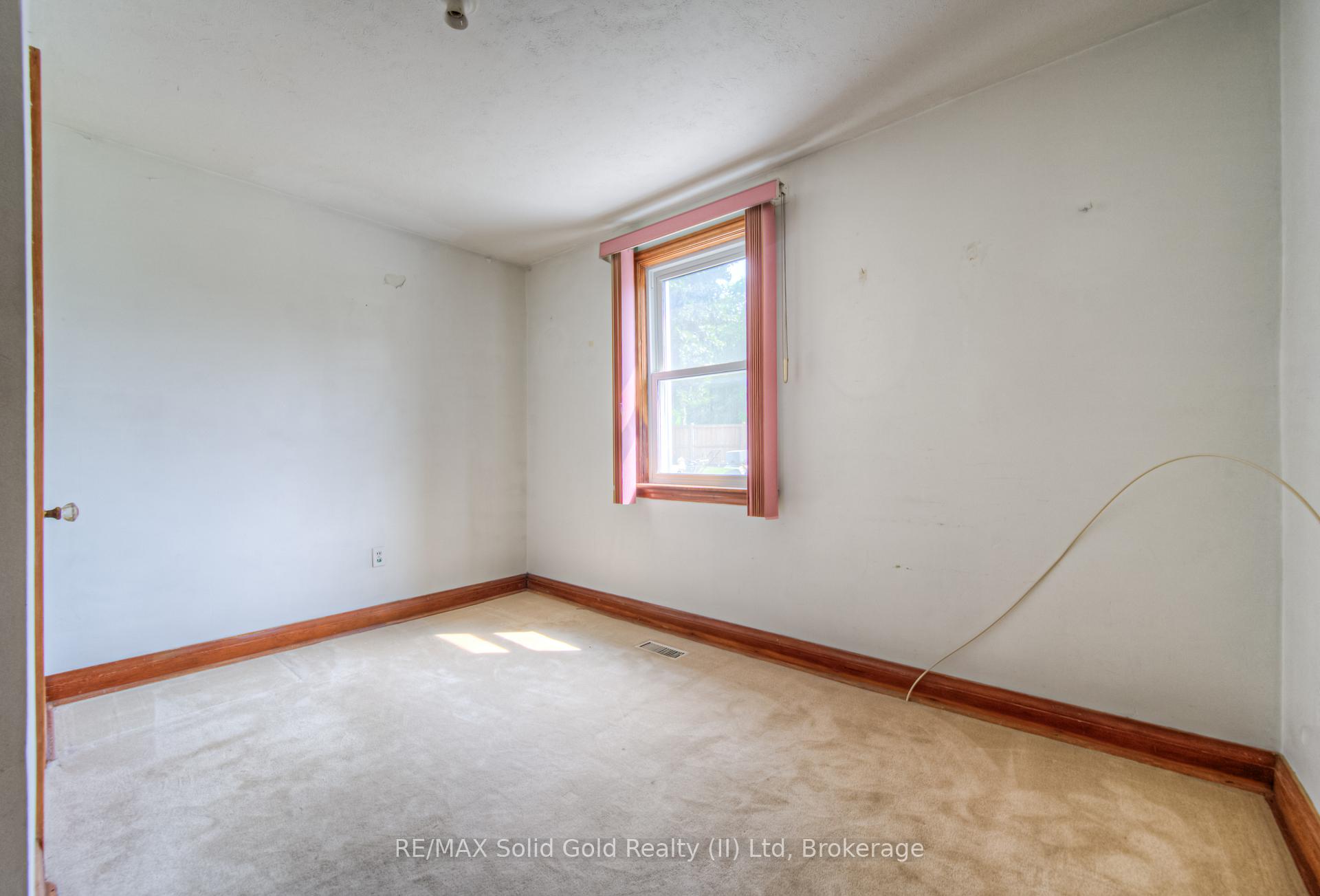 Photo 20 of 48 Barbara Crescent, Kitchener — HOMEH