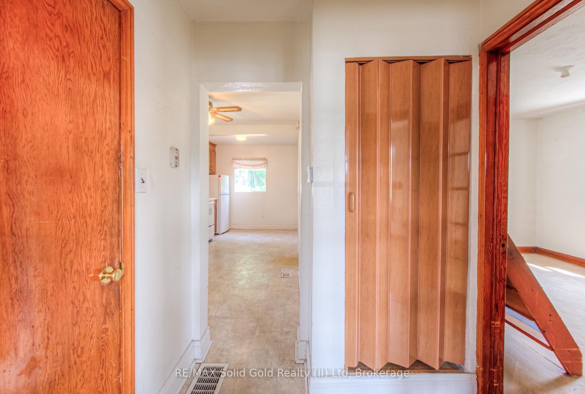 Photo 21 of 48 Barbara Crescent, Kitchener — HOMEH