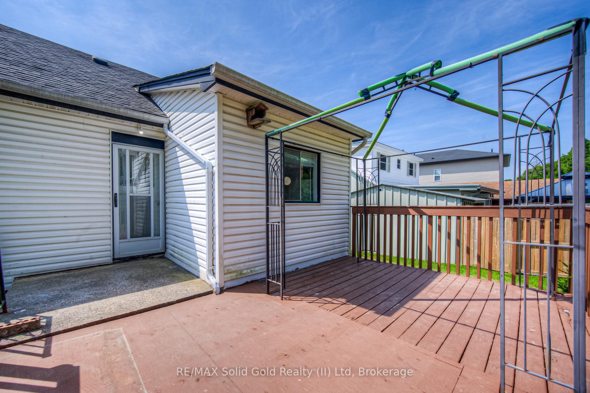 Photo 32 of 48 Barbara Crescent, Kitchener — HOMEH