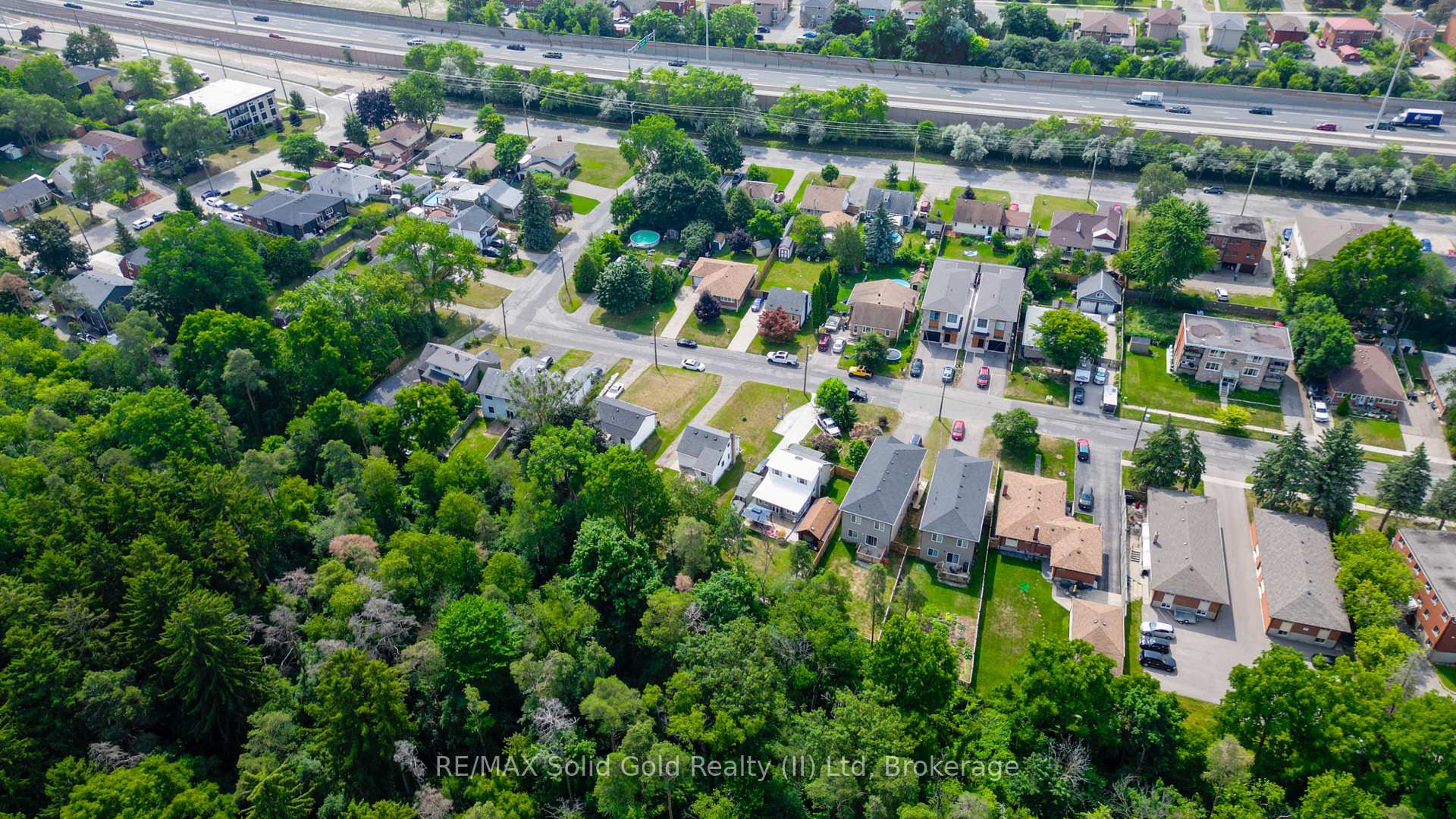 Photo 42 of 48 Barbara Crescent, Kitchener — HOMEH