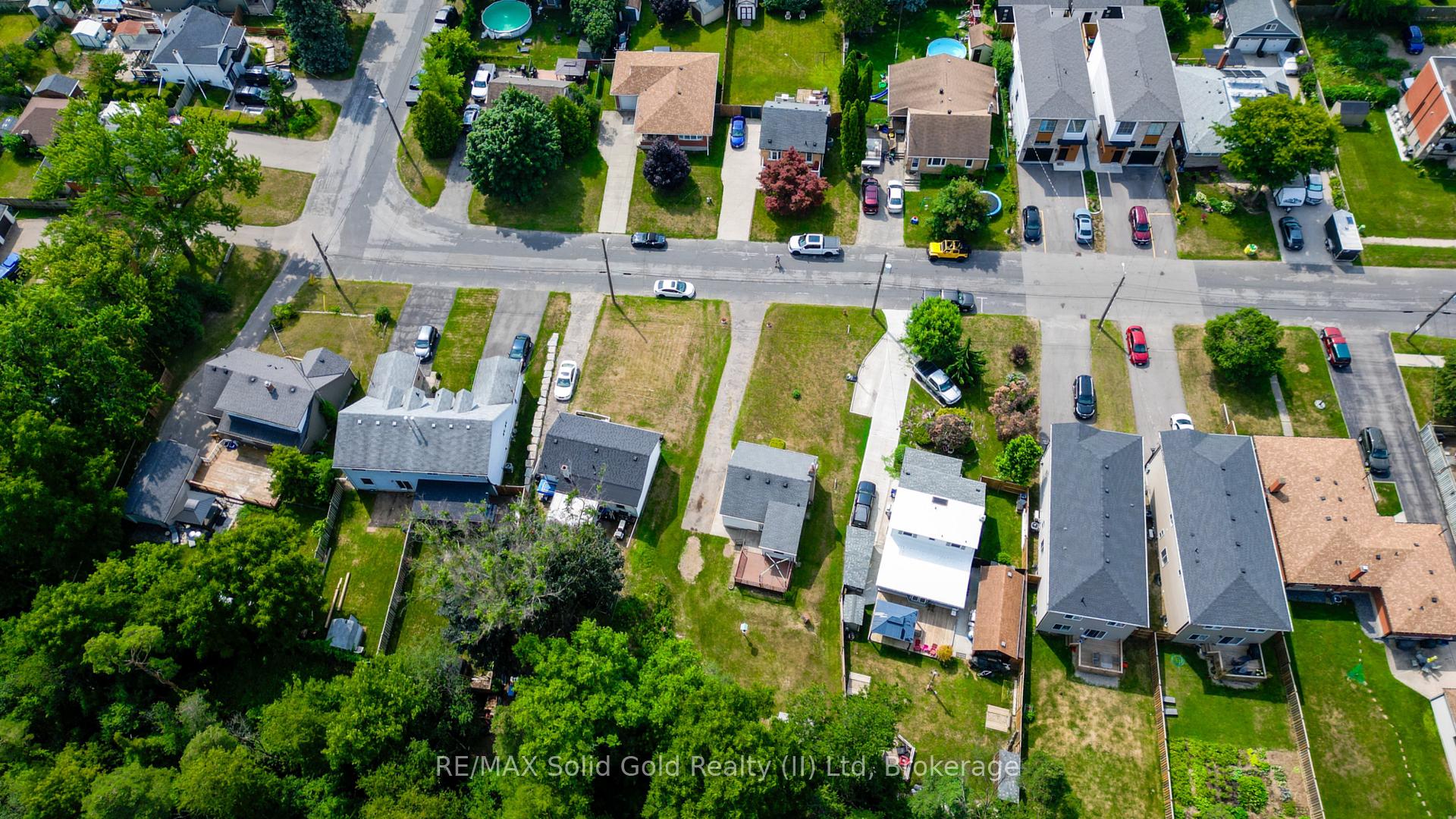 Photo 44 of 48 Barbara Crescent, Kitchener — HOMEH