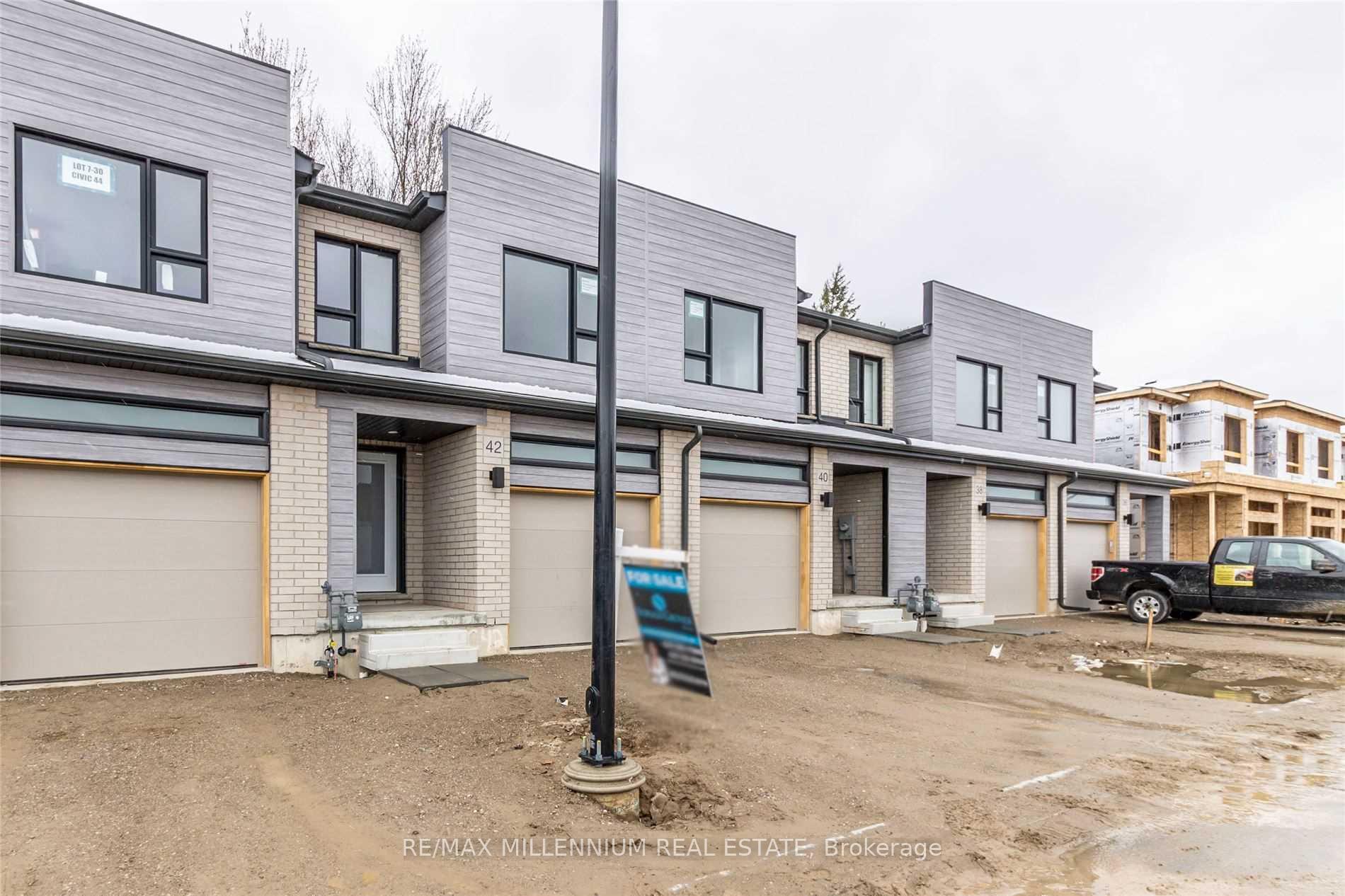 Photo 2 of 42 Pony Way, Kitchener — HOMEH
