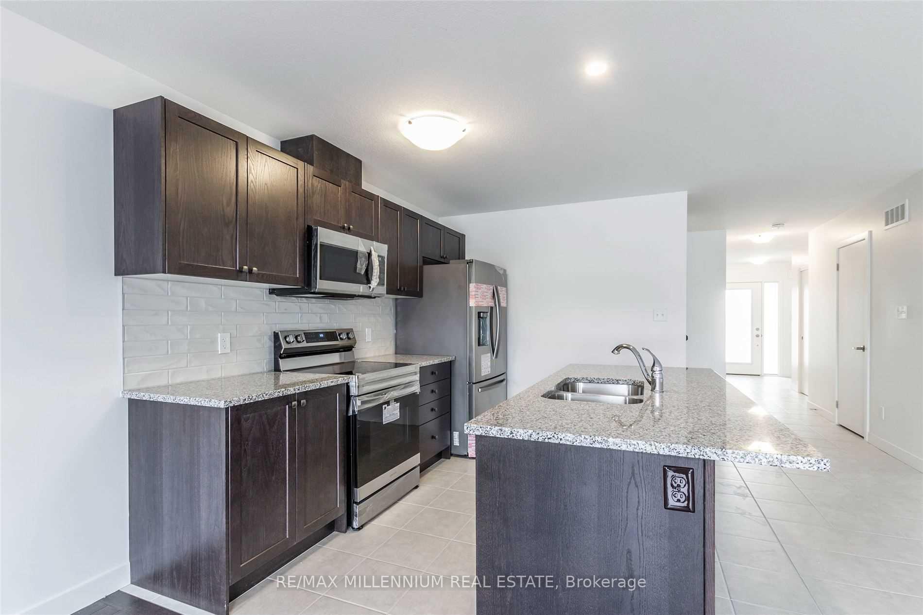 Photo 5 of 42 Pony Way, Kitchener — HOMEH