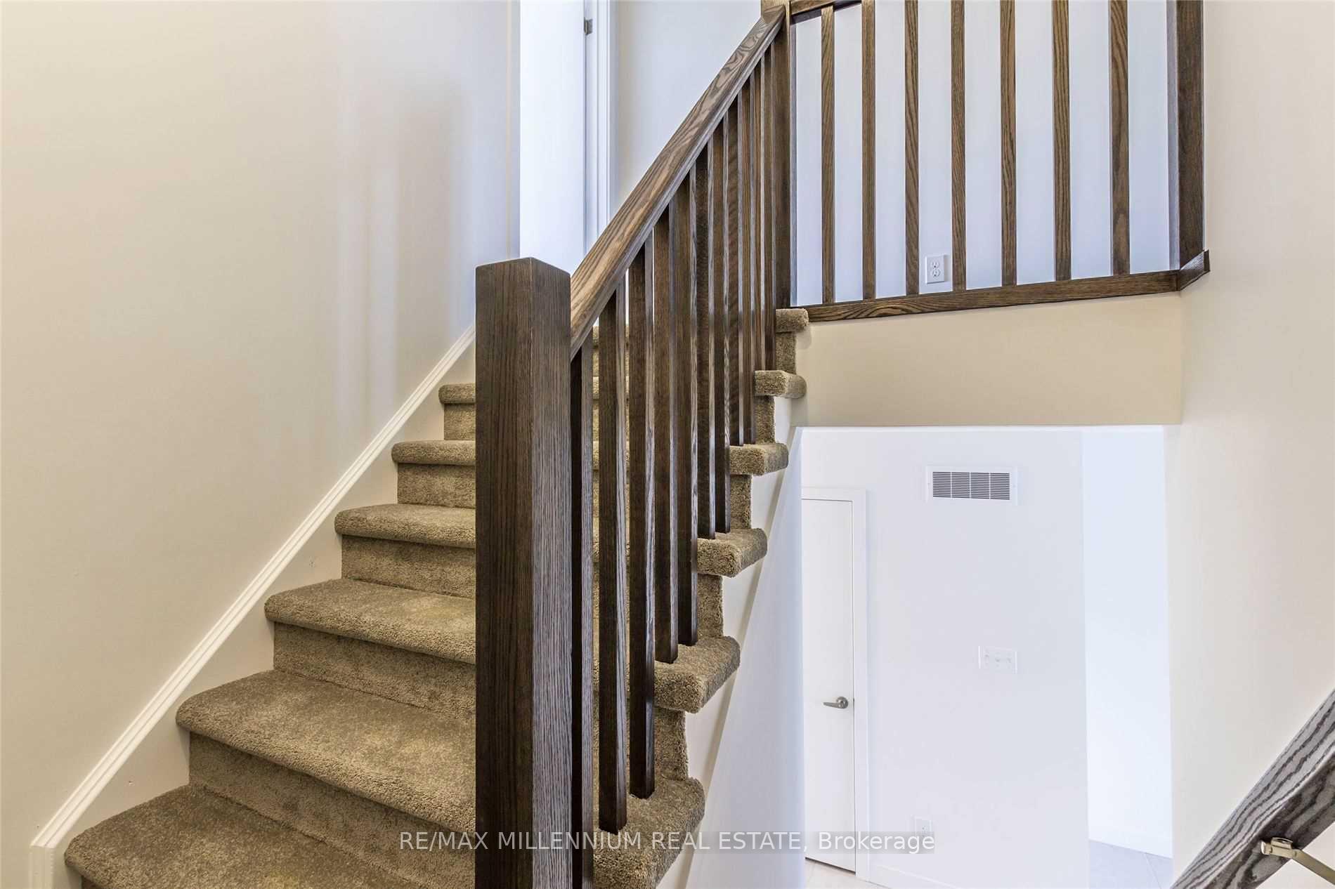 Photo 9 of 42 Pony Way, Kitchener — HOMEH