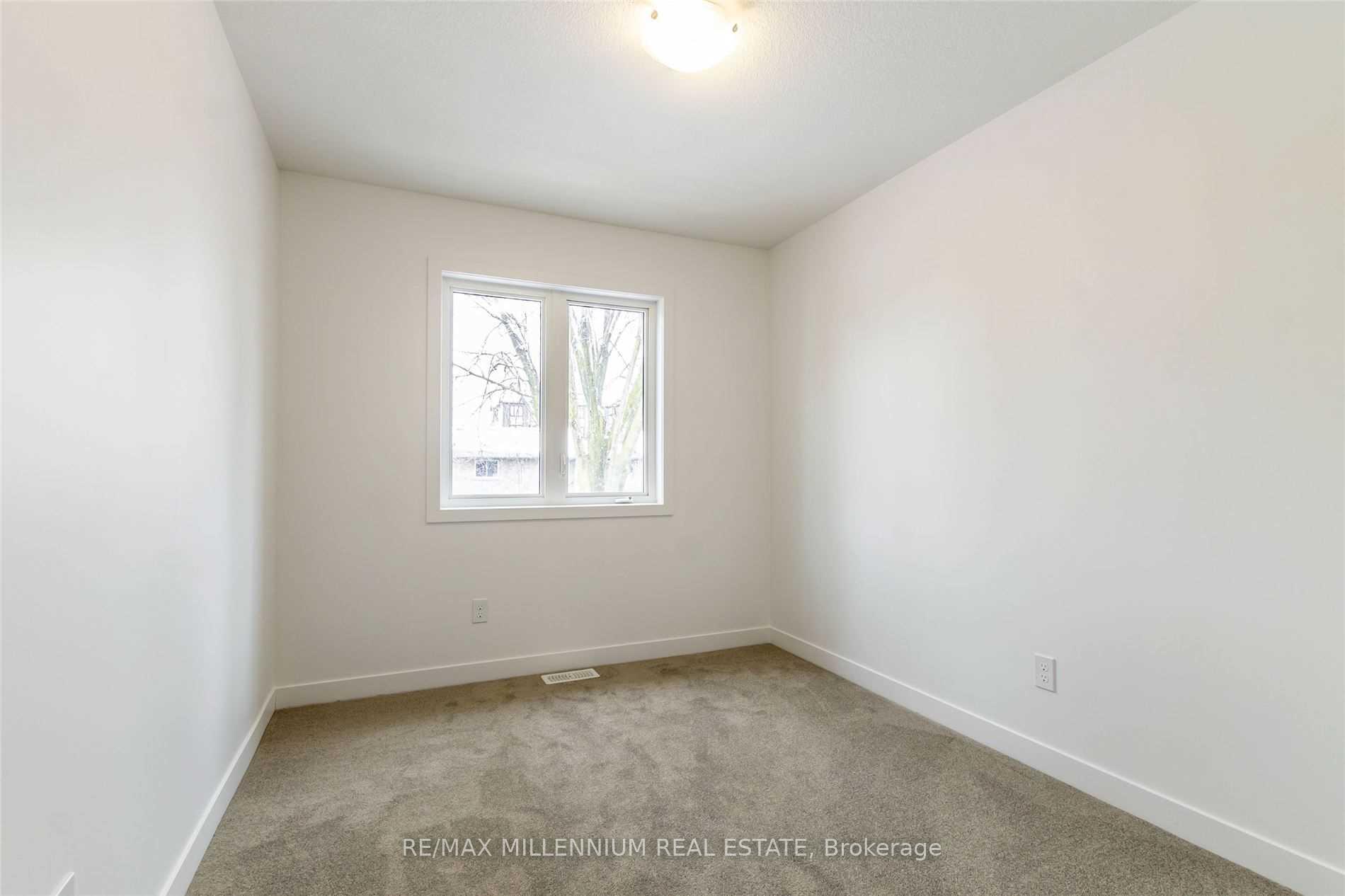 Photo 17 of 42 Pony Way, Kitchener — HOMEH